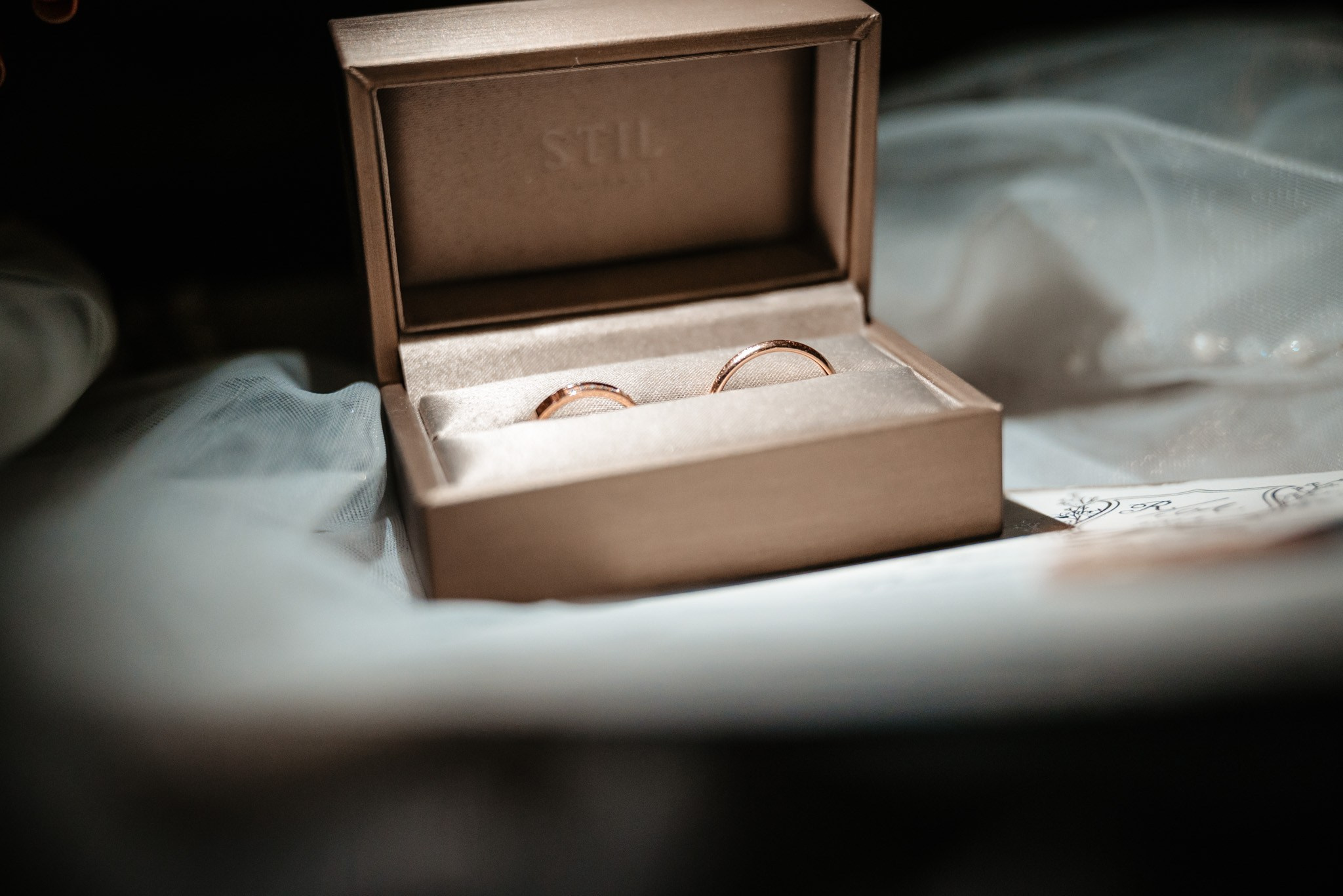 Alexandra & Robert. Www.besttalesstudio.com