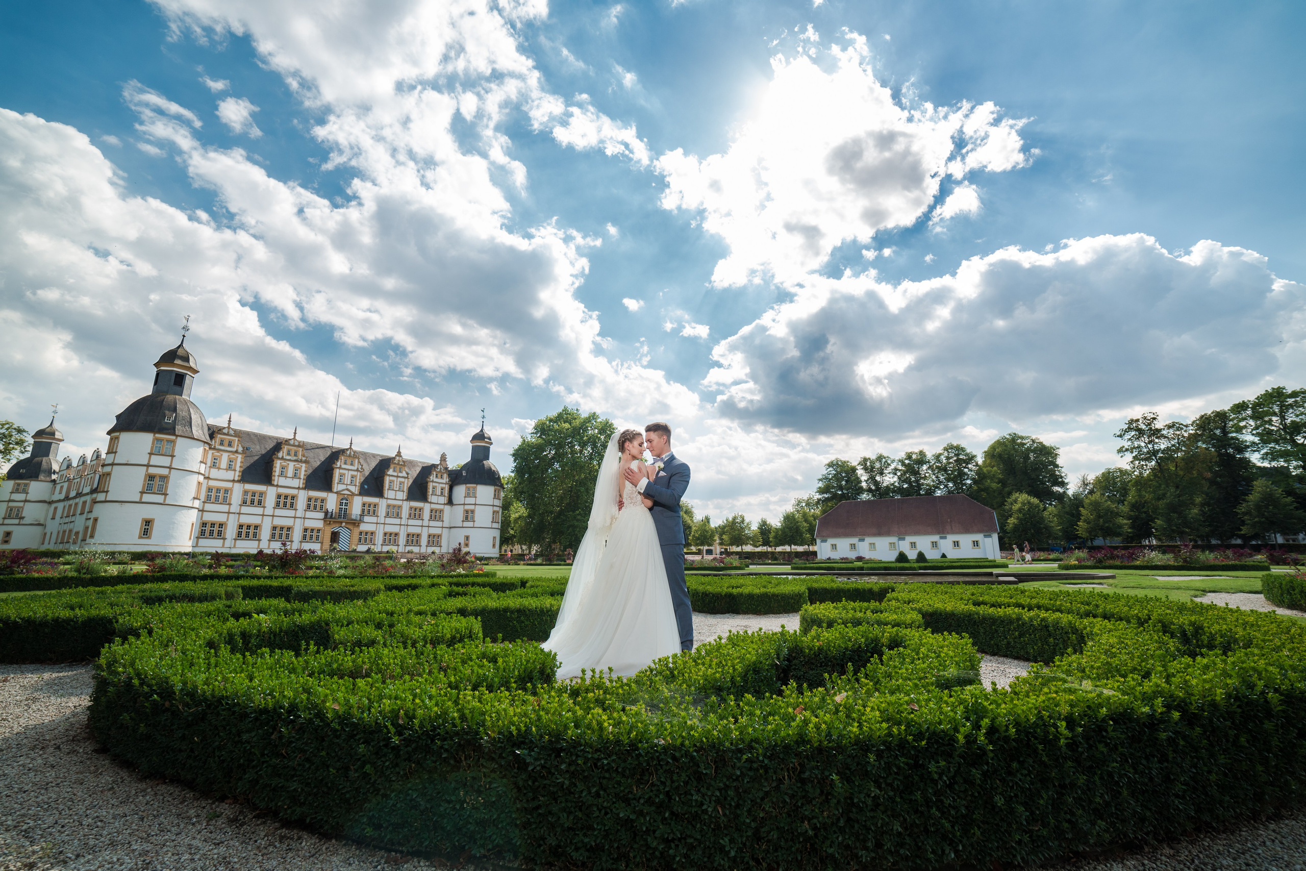 Hochzeitsfotograf Deutschland – Emotionale Fotos. Fotograf Sergej Nevelskij in Dortmund — Emotionale Hochzeitsfilme, Immobilienaufnahmen & individuelle Fotobücher