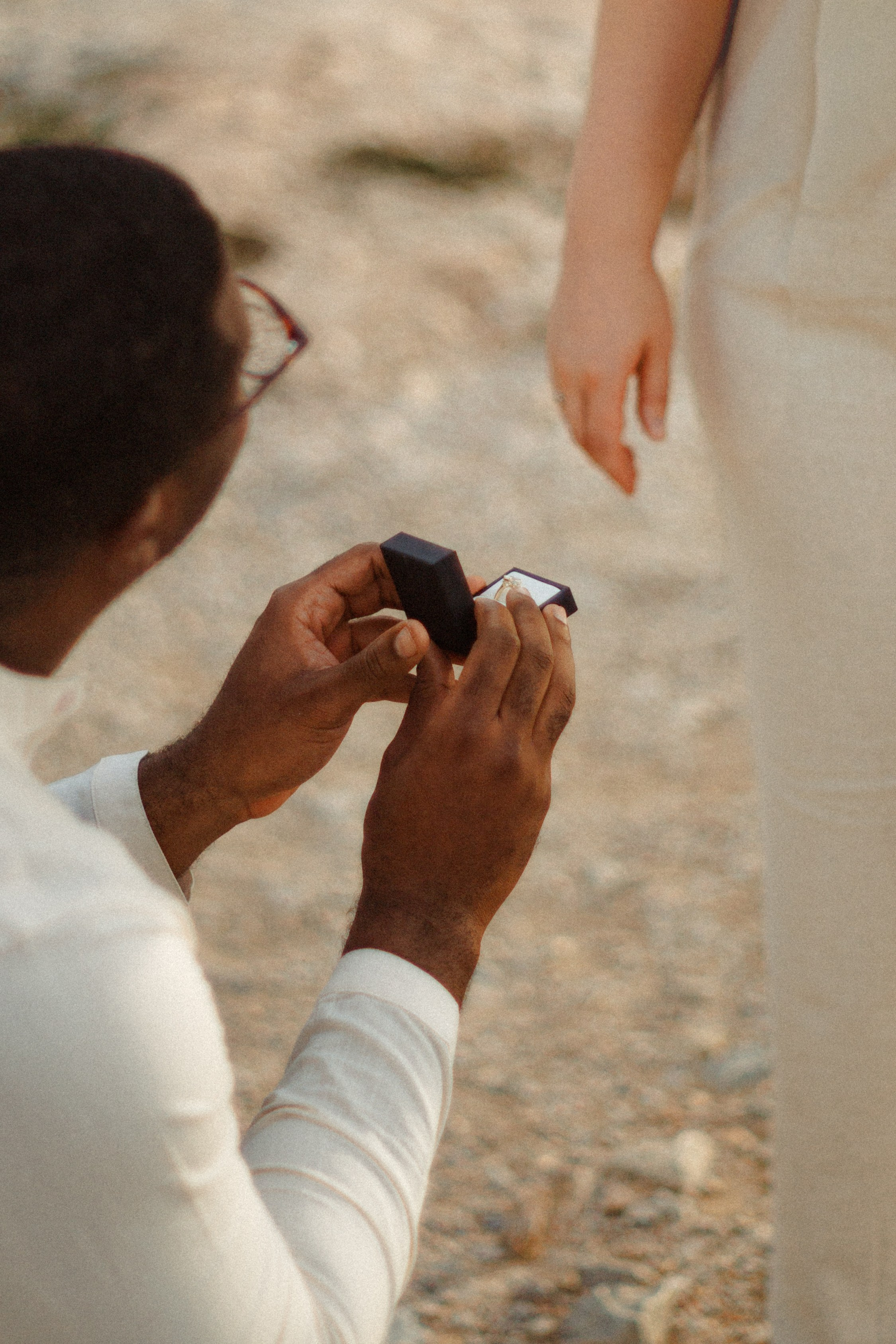 Kim’s proposal to Elizabeth in Athens. Photographer in Greece Kristina