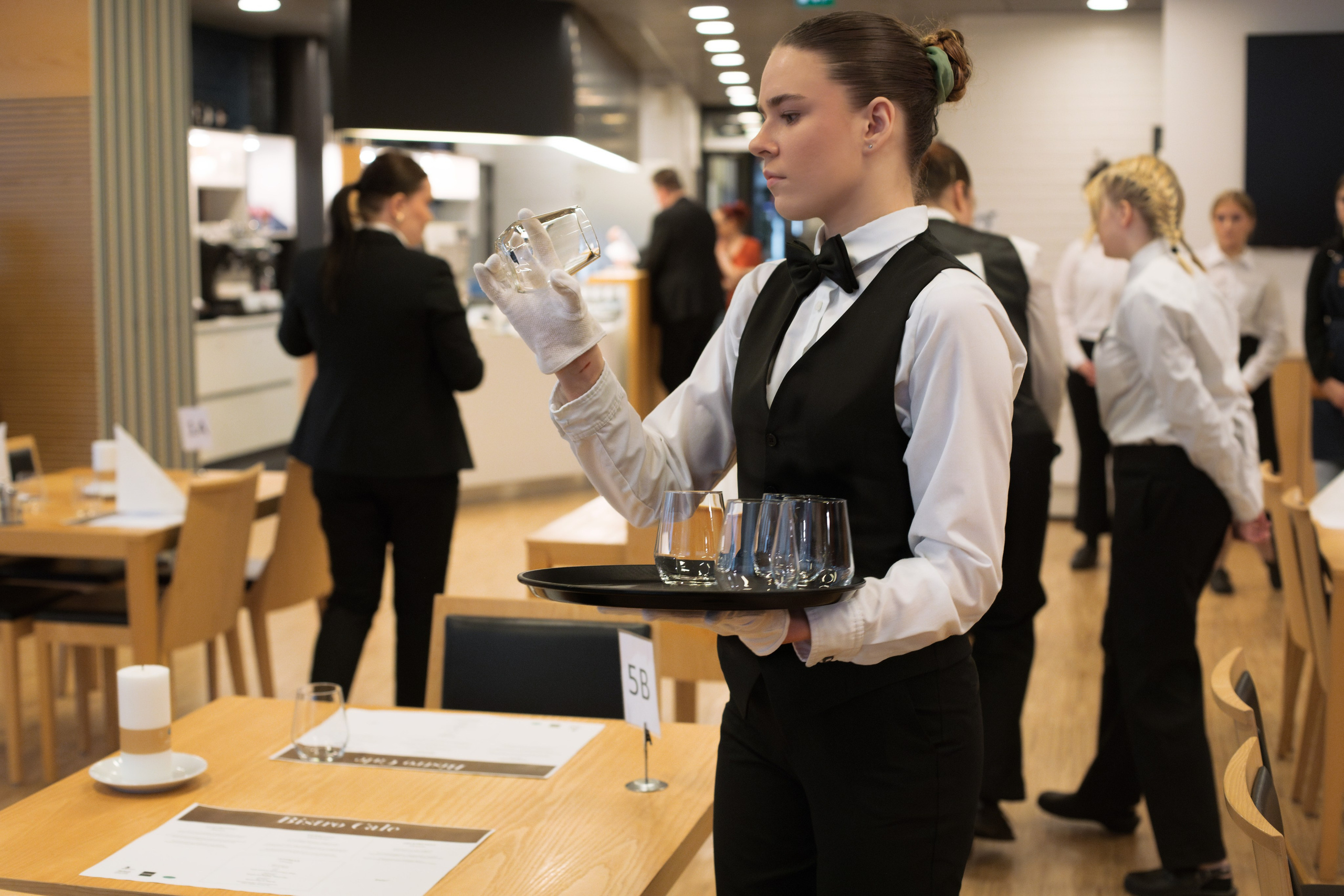 Kokki ja Tarjoilija. Ekaterina Mansur, muotokuvafotografi Suomessa (Helsingissä ja Uudellam