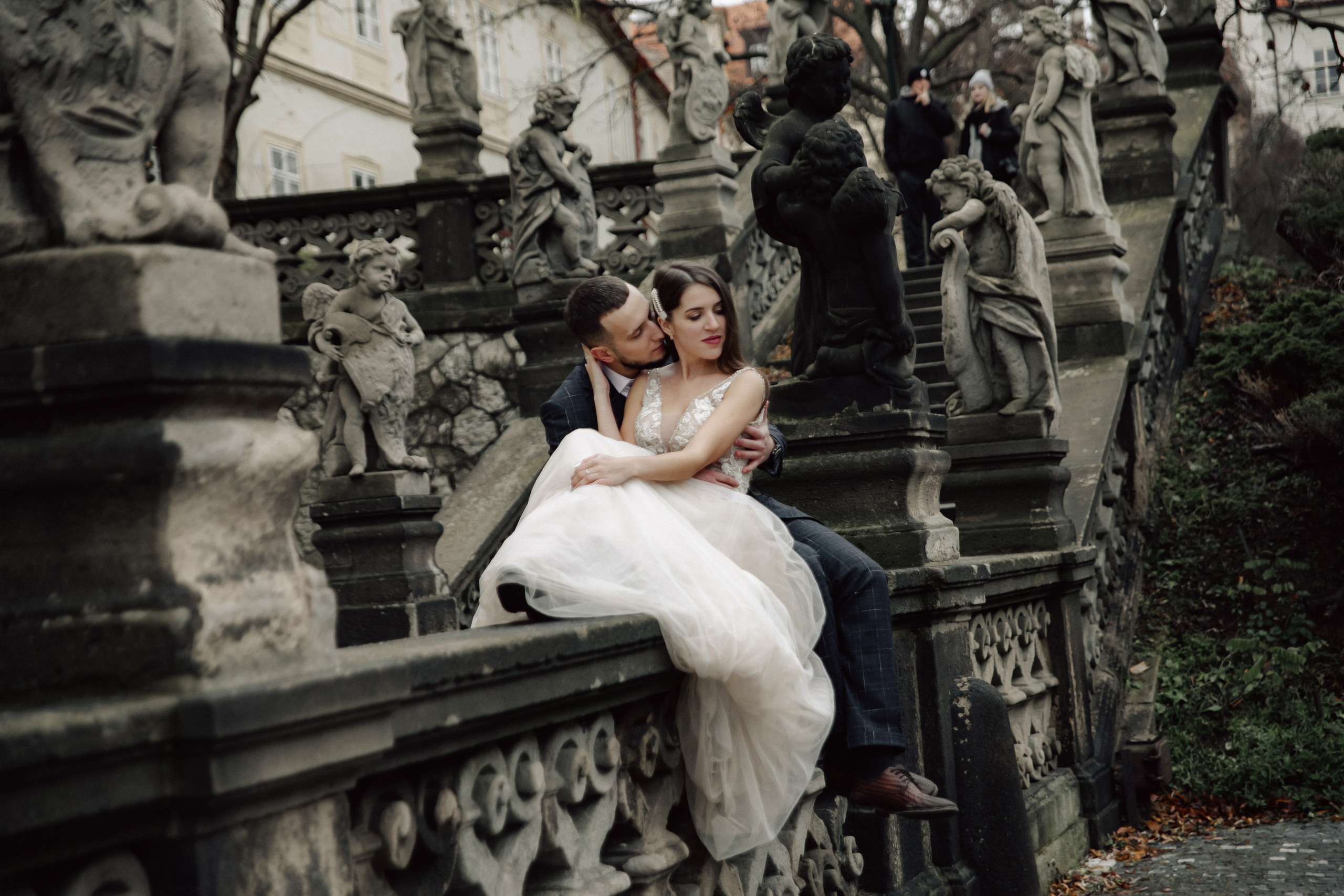 Christmas elopement of a couple in Prague. Wedding and portrait photographer in Poland Vitali Frozen