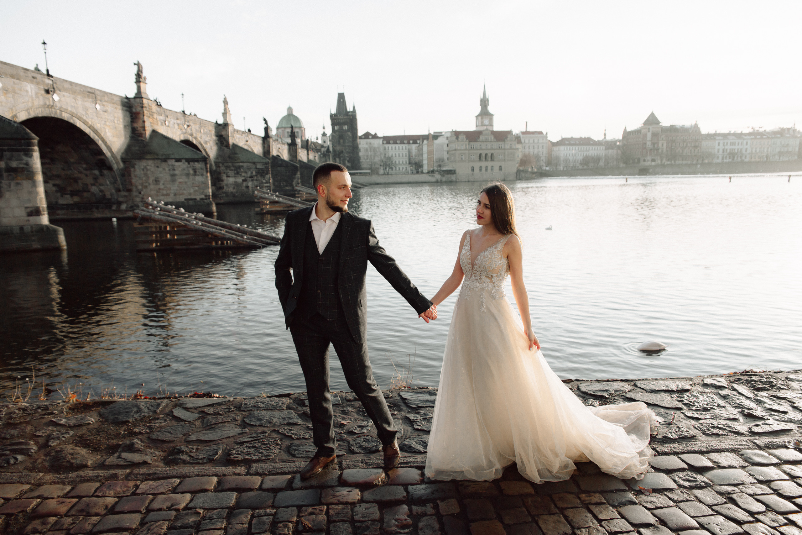 Christmas elopement of a couple in Prague. Wedding and portrait photographer in Poland Vitali Frozen