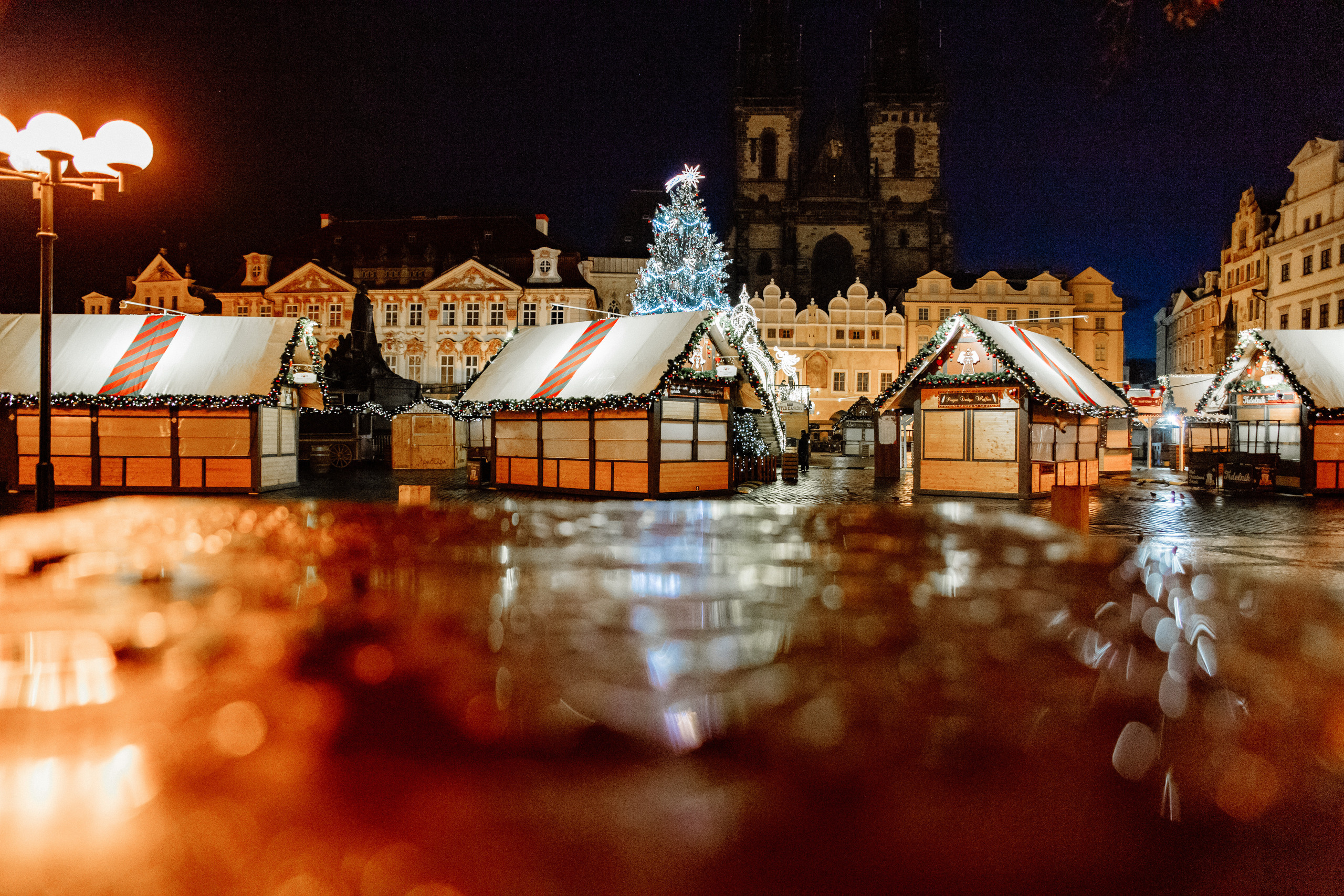 Christmas elopement of a couple in Prague. Wedding and portrait photographer in Poland Vitali Frozen