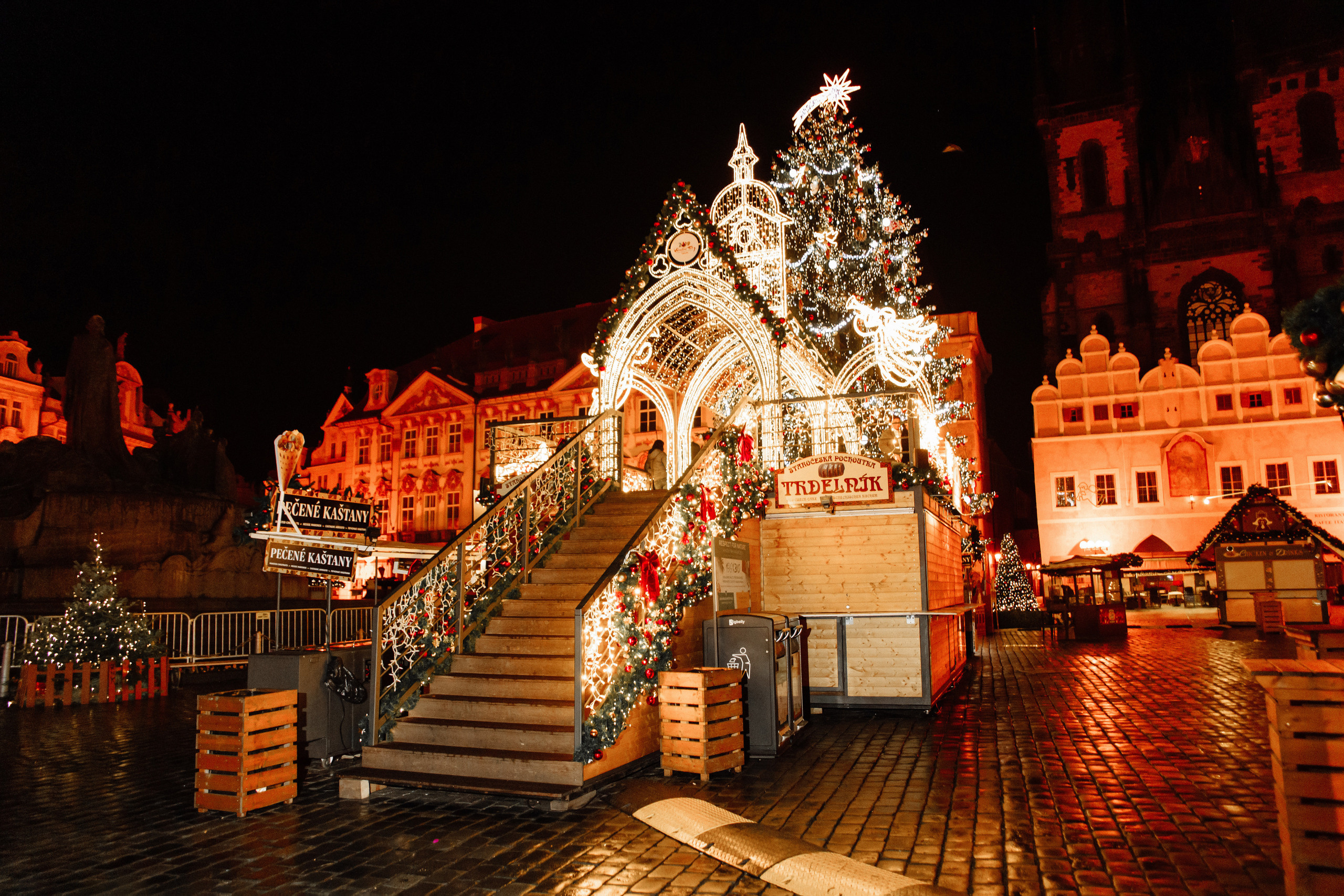 Christmas elopement of a couple in Prague. Wedding and portrait photographer in Poland Vitali Frozen