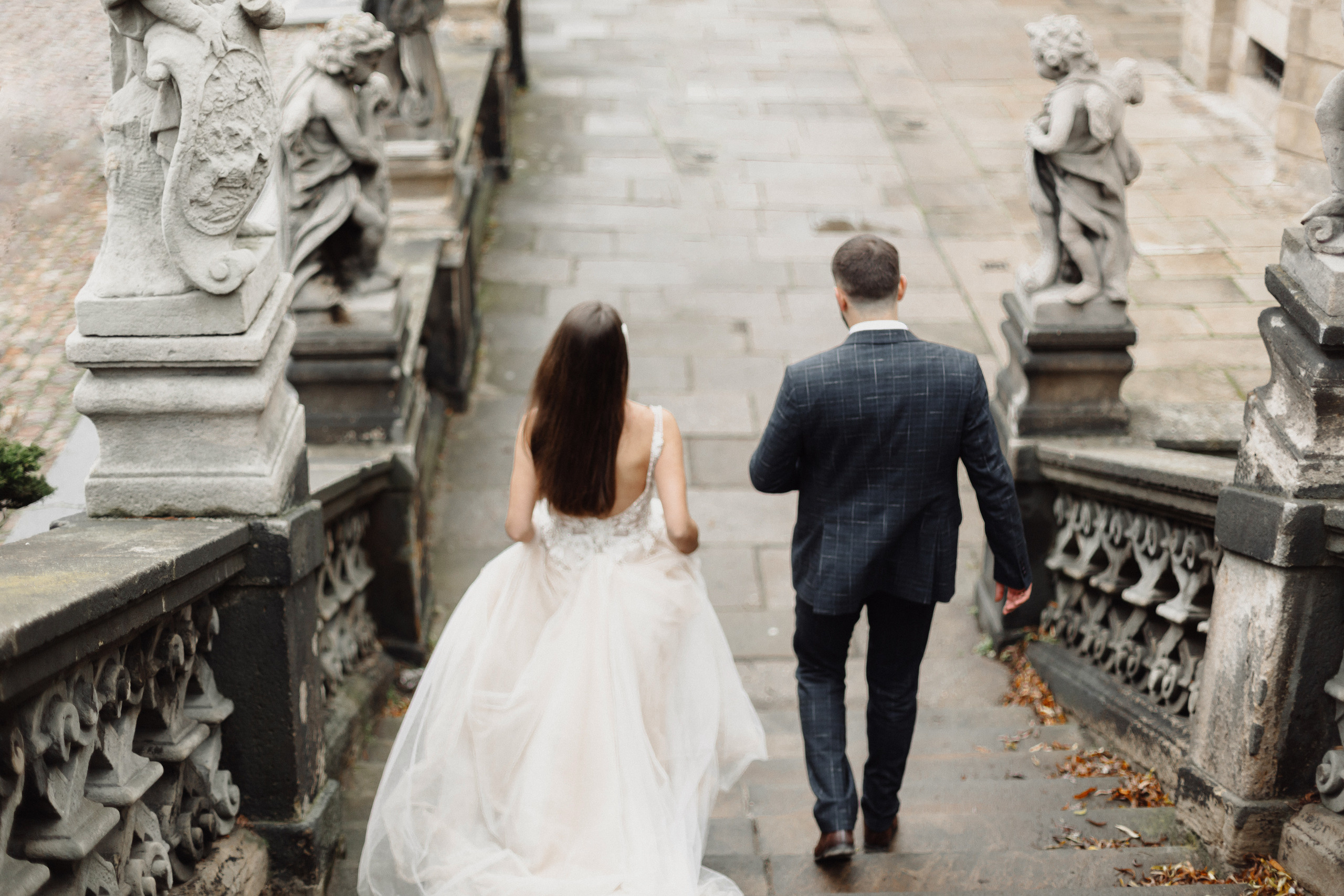 Christmas elopement of a couple in Prague. Wedding and portrait photographer in Poland Vitali Frozen