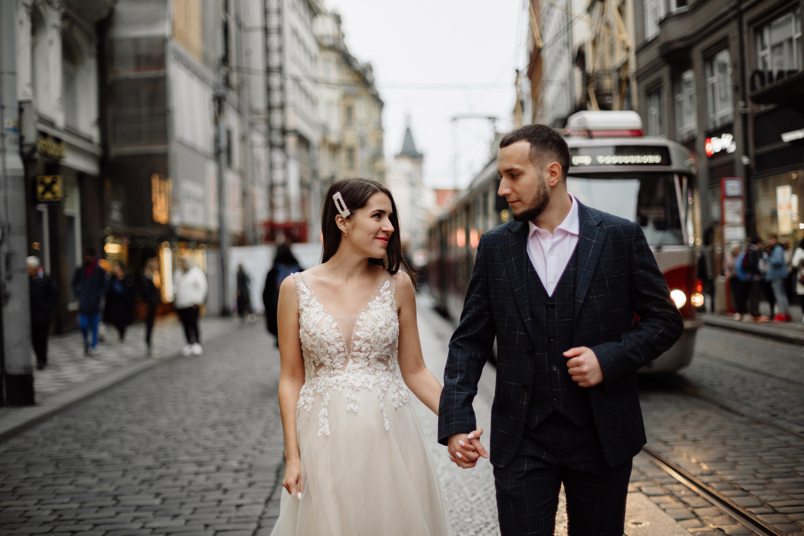 Christmas elopement of a couple in Prague. Wedding and portrait photographer in Poland Vitali Frozen