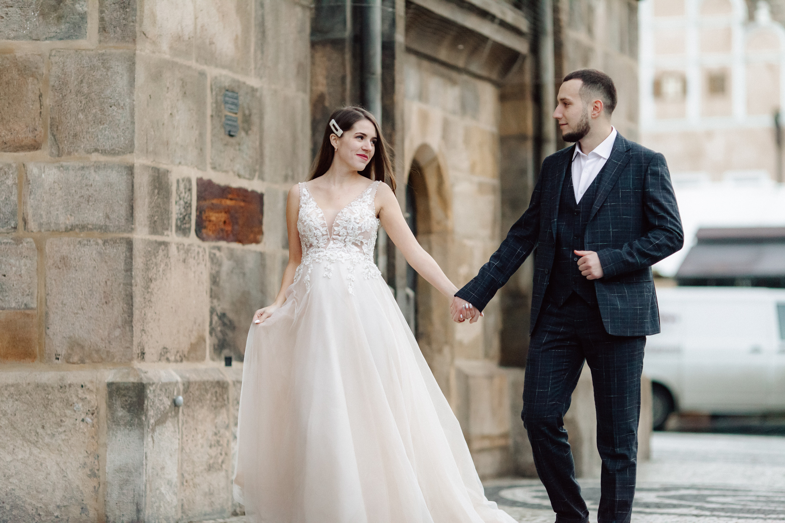 Christmas elopement of a couple in Prague. Wedding and portrait photographer in Poland Vitali Frozen