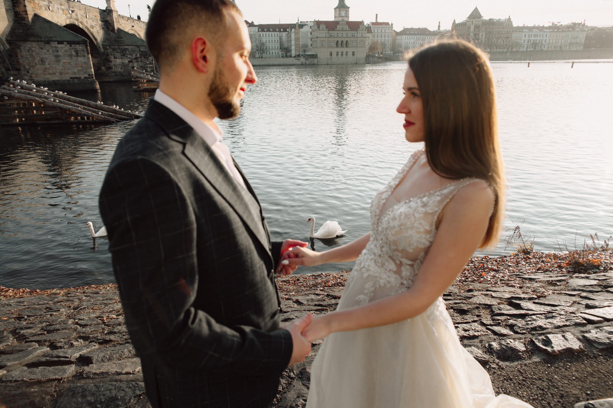Christmas elopement of a couple in Prague. Wedding and portrait photographer in Poland Vitali Frozen