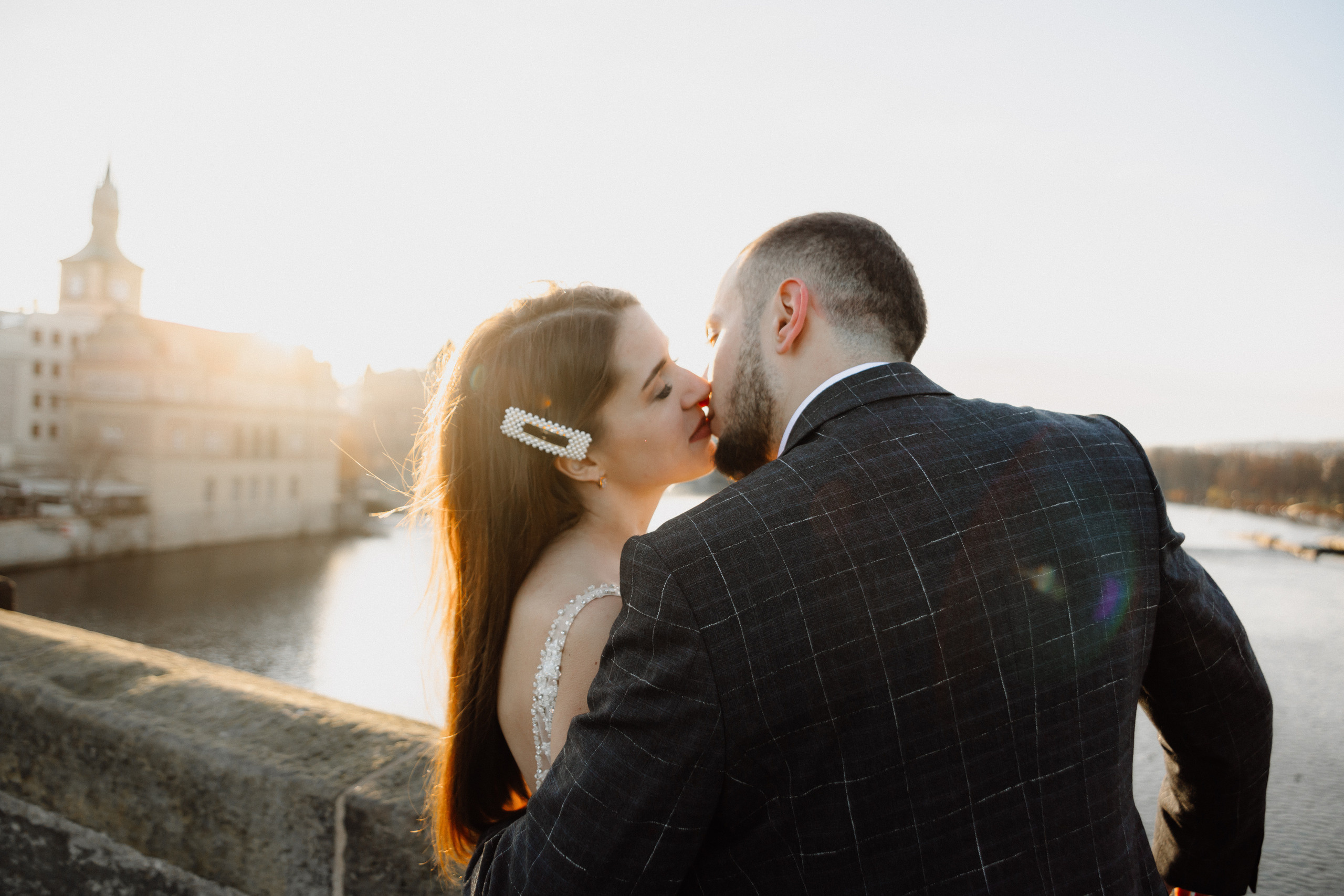 Christmas elopement of a couple in Prague. Wedding and portrait photographer in Poland Vitali Frozen