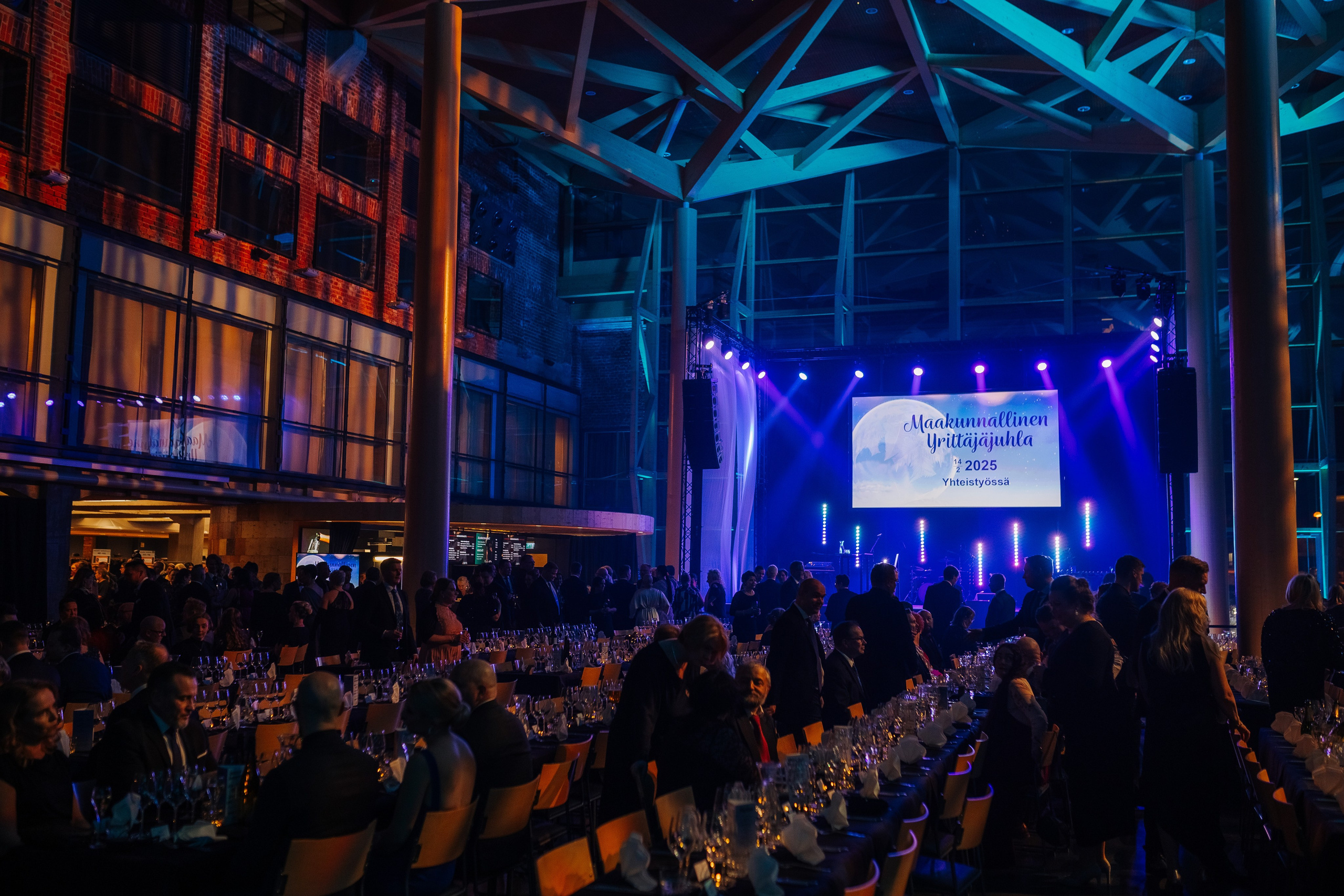 Palvelut ja hinnasto. Valokuvaaja Lahti, Helsinki Elena Salonen