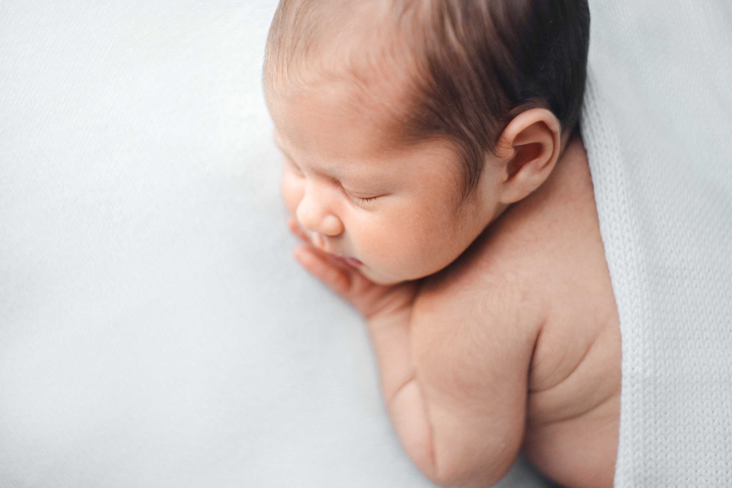 Newborn. Svitlana Miahka fotografa a Genova