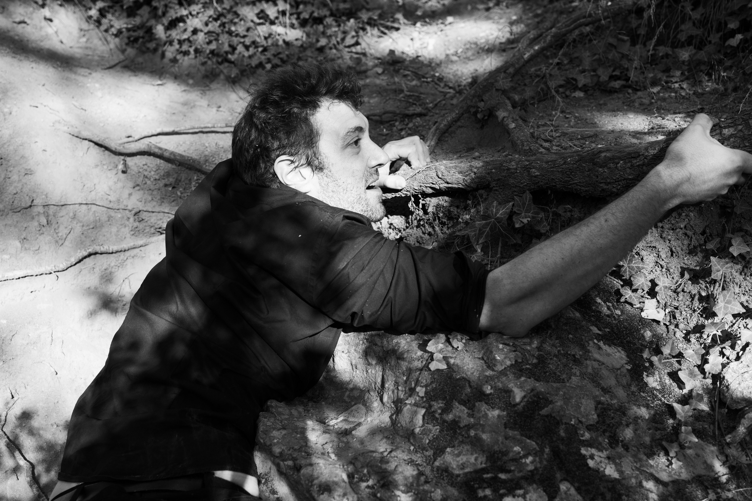 Portrait du portfolio d’un acteur Avignon Provence France. Histoires d’amour, séances photos de famille et de mariage en France