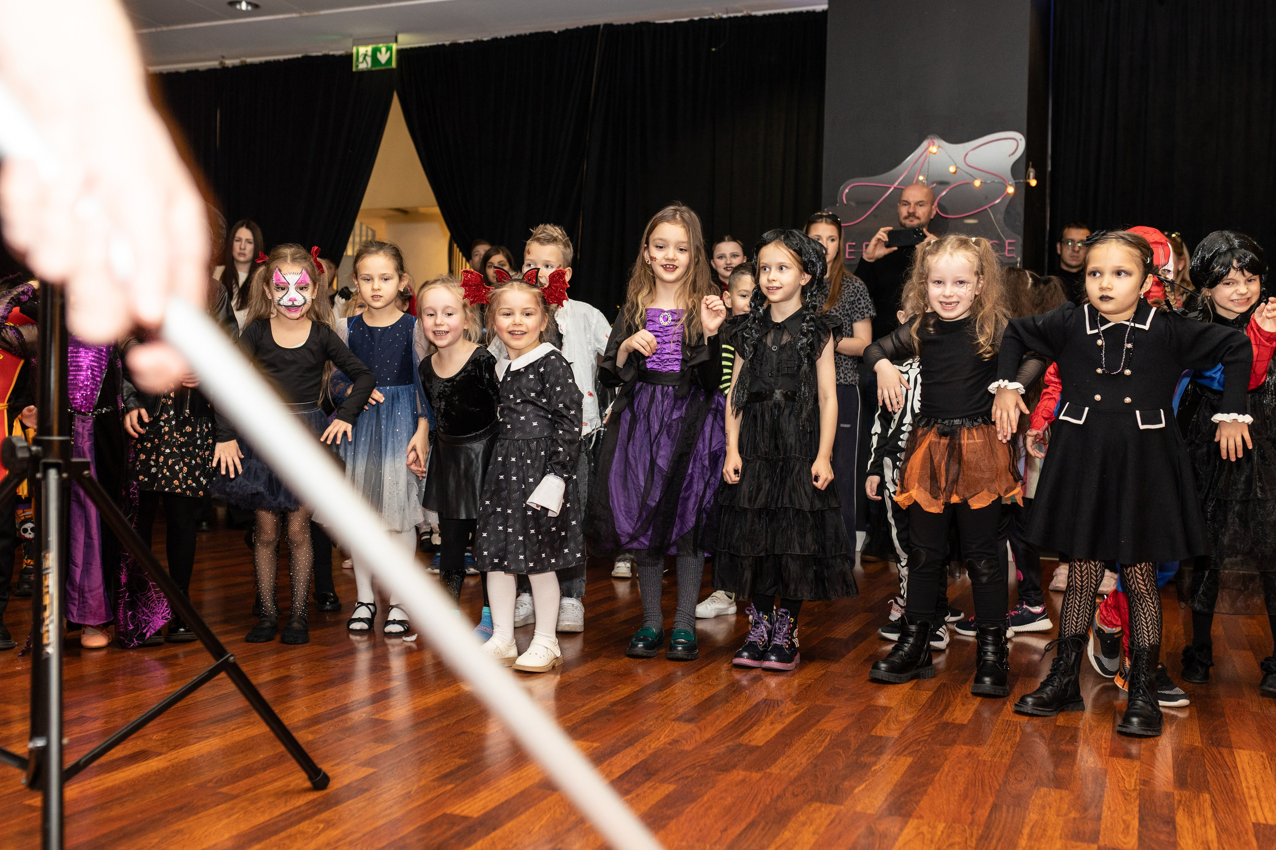 Leo dance studio Helloween 2025. Семейный и детский фотограф в Варшаве Мила Бобровская