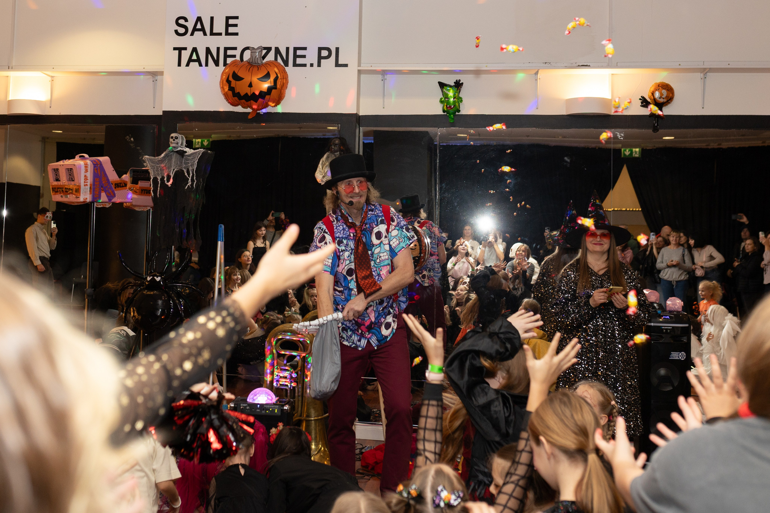 Leo dance studio Helloween 2025. Семейный и детский фотограф в Варшаве Мила Бобровская