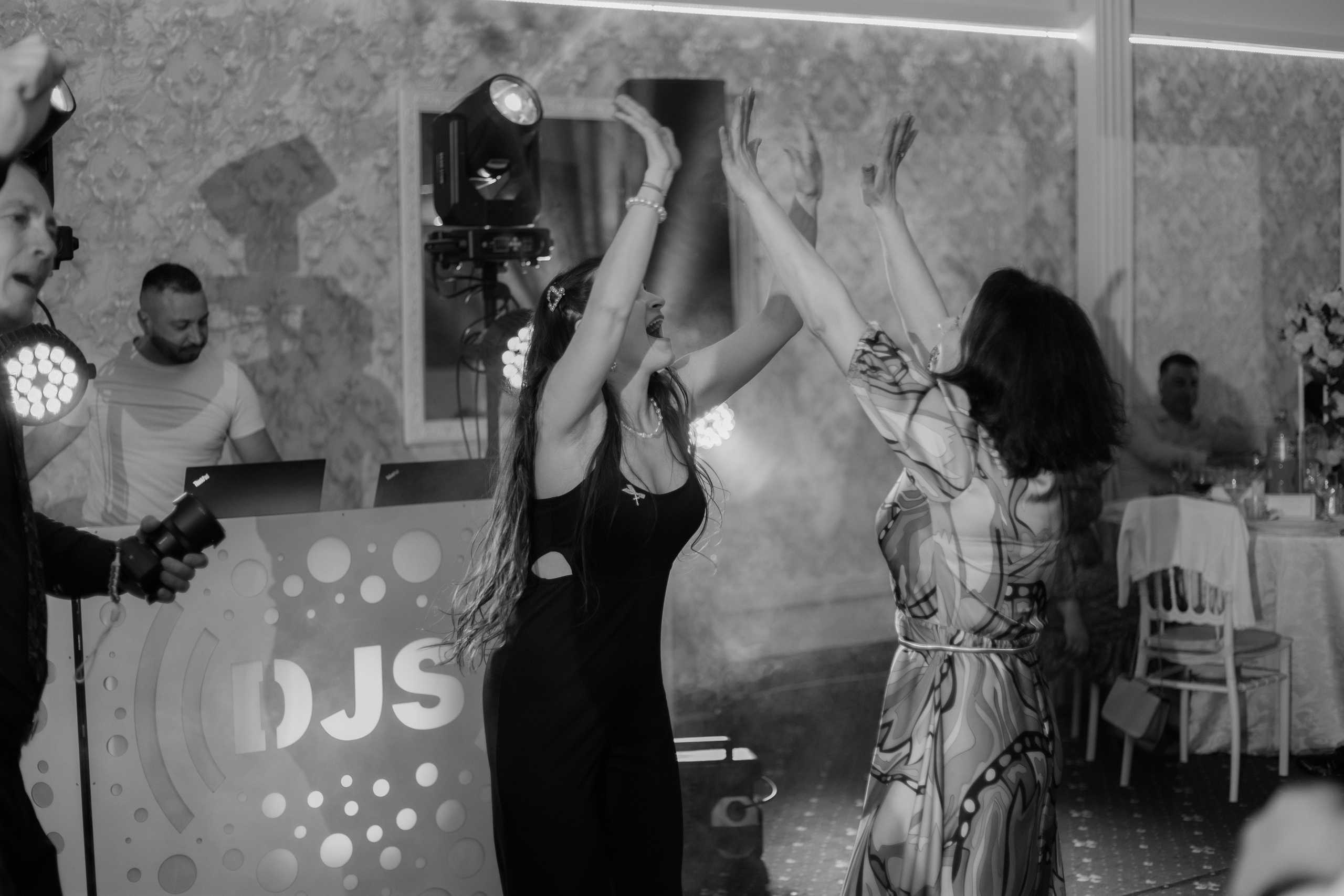 Alexandru-Ioan. Fotograf si videograf — evenimente si studio