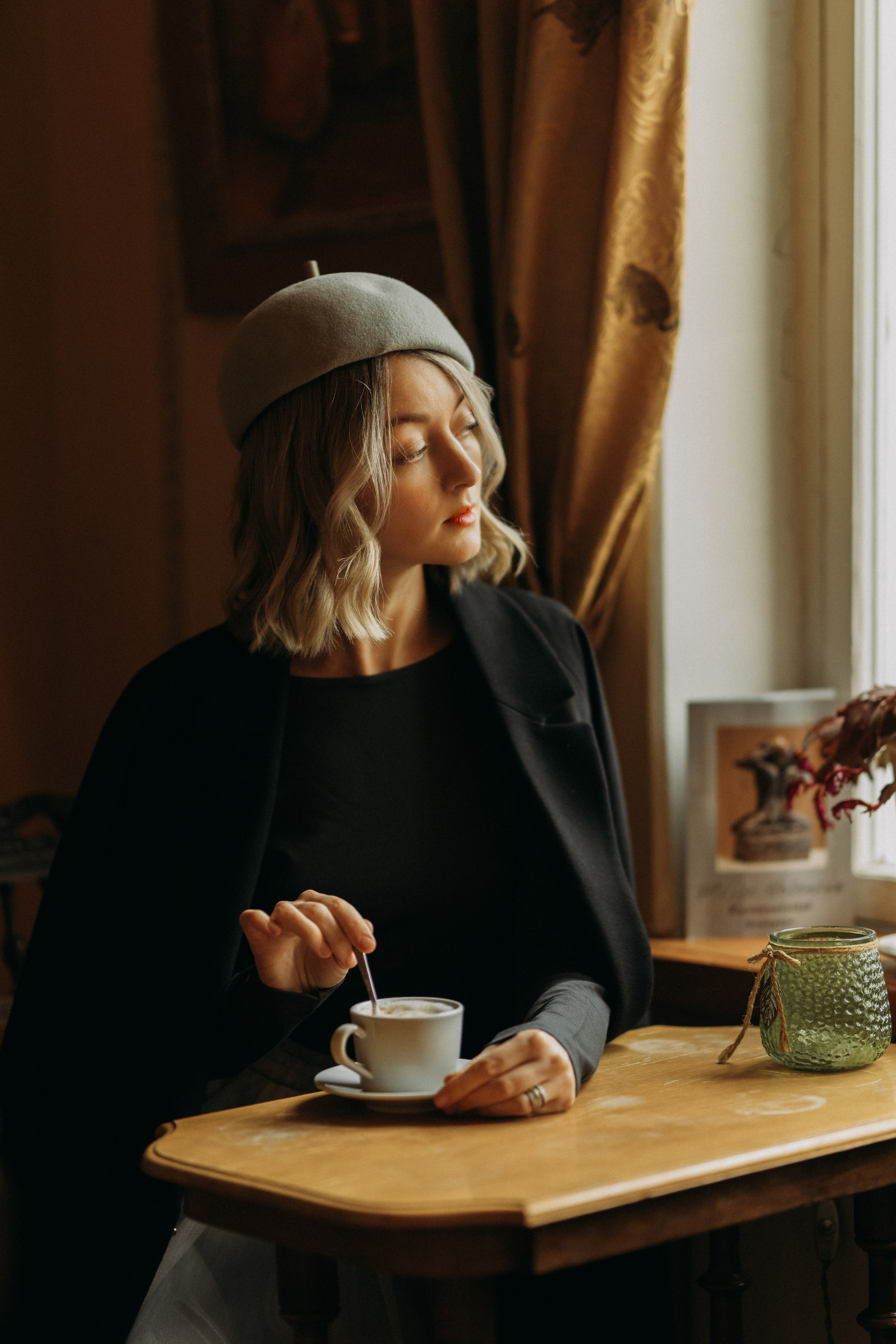 Woman phoshoot. Wedding and portrait photographer in Helsinki Vickan O