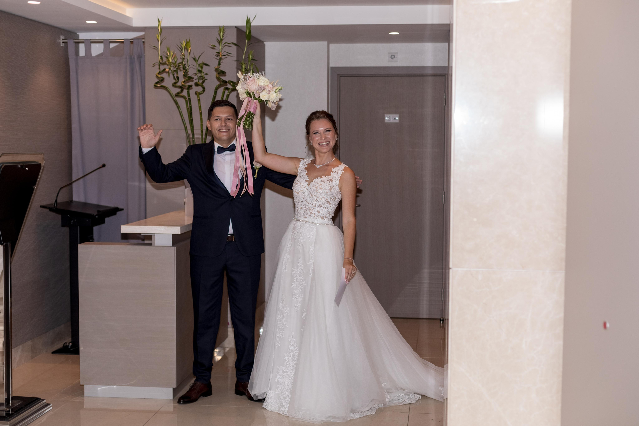 Свадебная фотосессия в Crown Plaza, Лимассол, Кипр