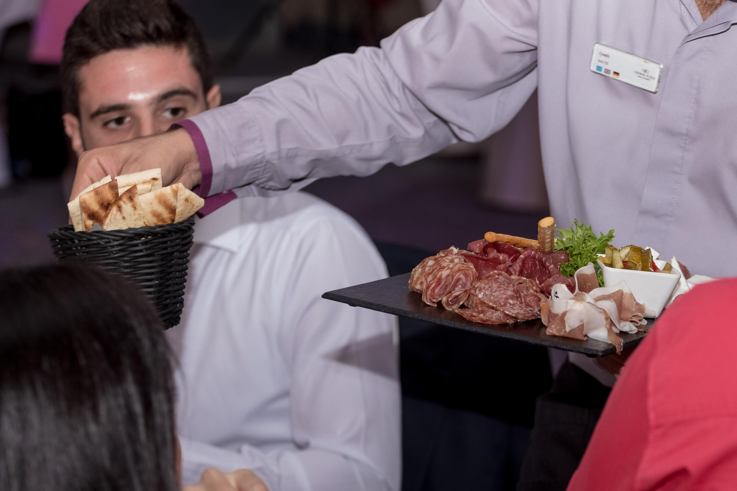 Свадебная фотосессия в Crown Plaza, Лимассол, Кипр