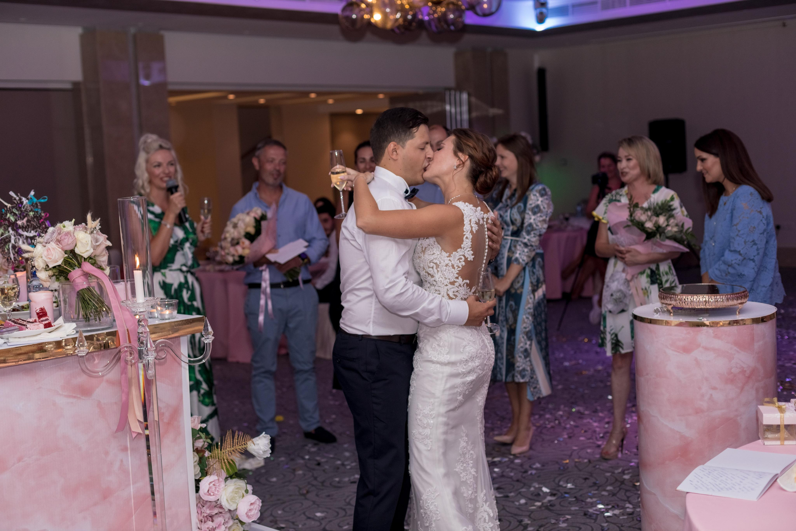 Свадебная фотосессия в Crown Plaza, Лимассол, Кипр