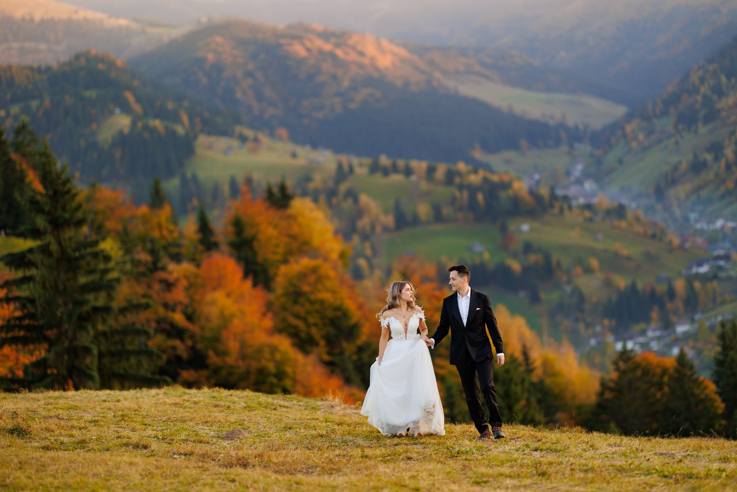 Sedinta foto Trash the dress/After wedding la munte. Fotograf nunta Bucuresti - Manu Ivanciu