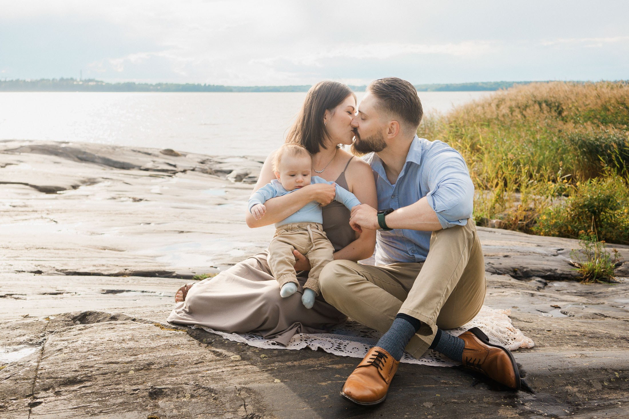 Kesäinen vauva- ja perhekuvaus Munkkiniemessä