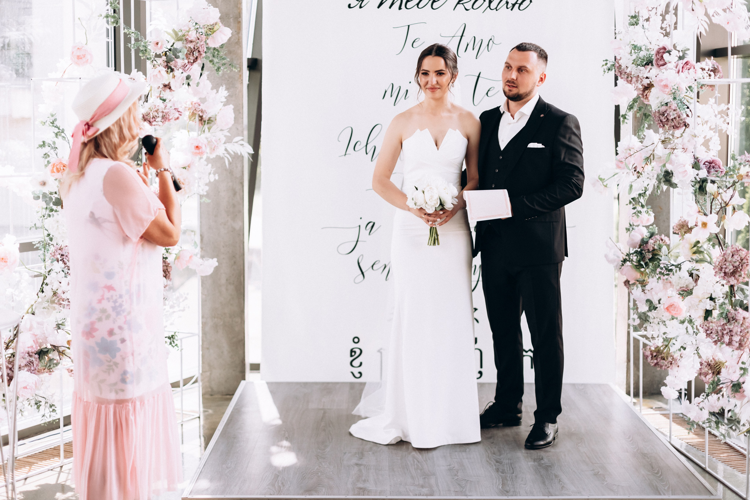 White Wedding. Wedding and Family Photograph