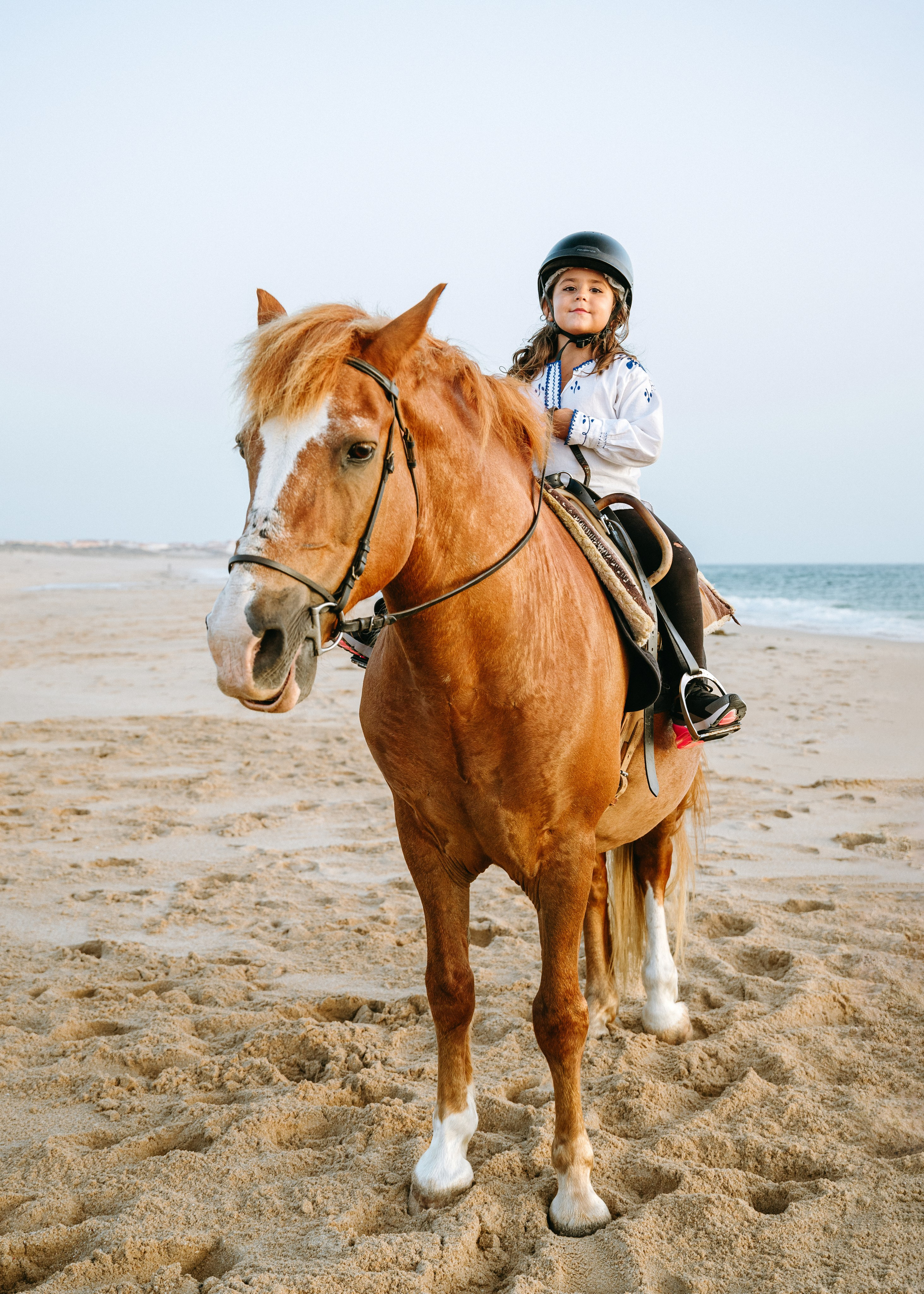 Marlene & Tiago com filhos. Passeios a Cavalo na Praia Peniche | Eco Salgados Agroturismo