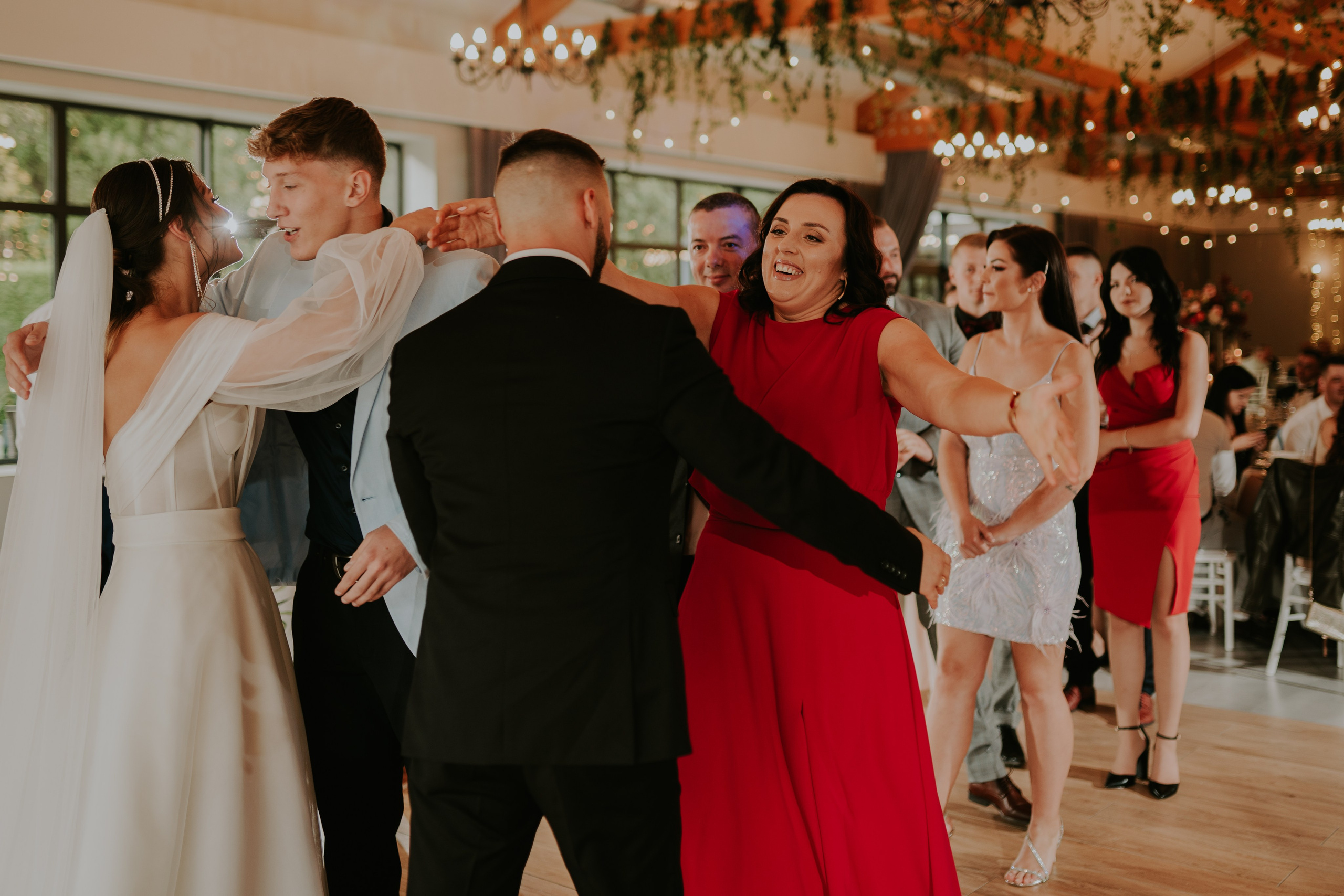 Sala Koralowa w Jaworzu: Opowieść o ślubie Nikoli i Kacpra. Karkowskafoto - fotografia miłości