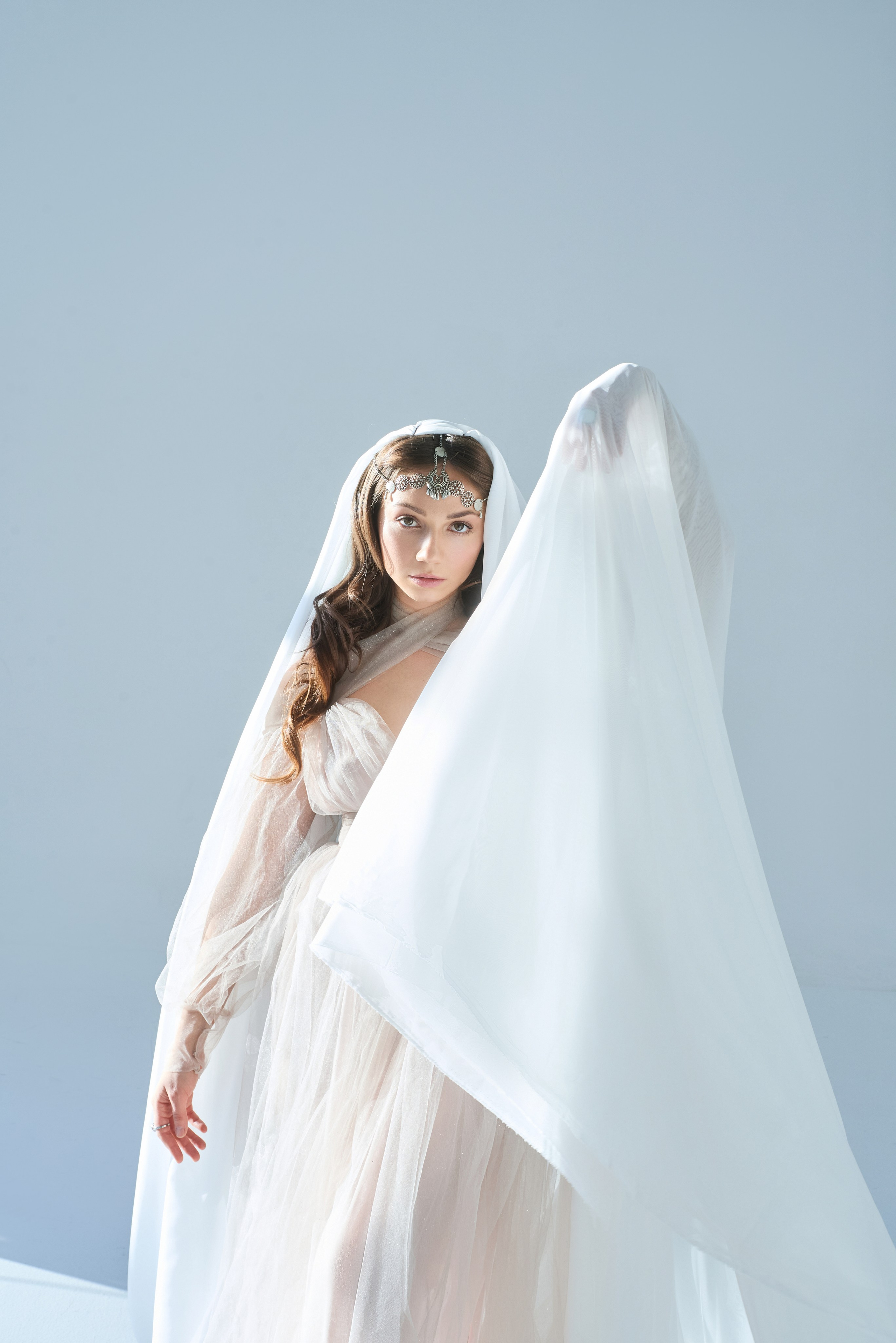 Kreatywna sesja zdjęciowa z skrzydłami i dymem dla Oriany | Fotografia artystyczna. Portrait & Fashion Photographer | Сannes, Paris, Monaco, Dubai, Kyiv — - Alisa Postnykova