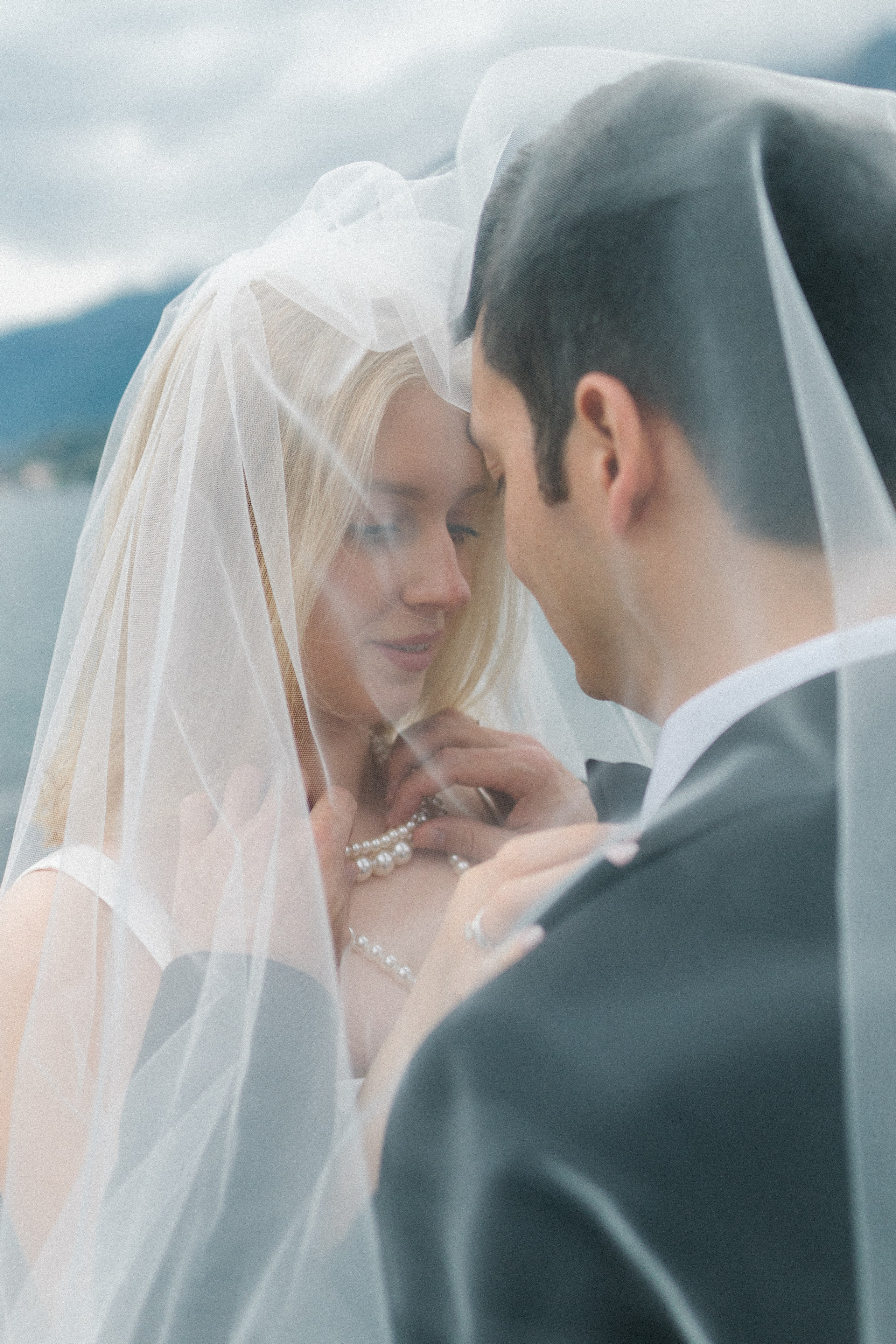 Rainy Day Wedding on Lake Como | Villa Serbelloni & Boat Photography. Photographer in Italy Anna Linnik
