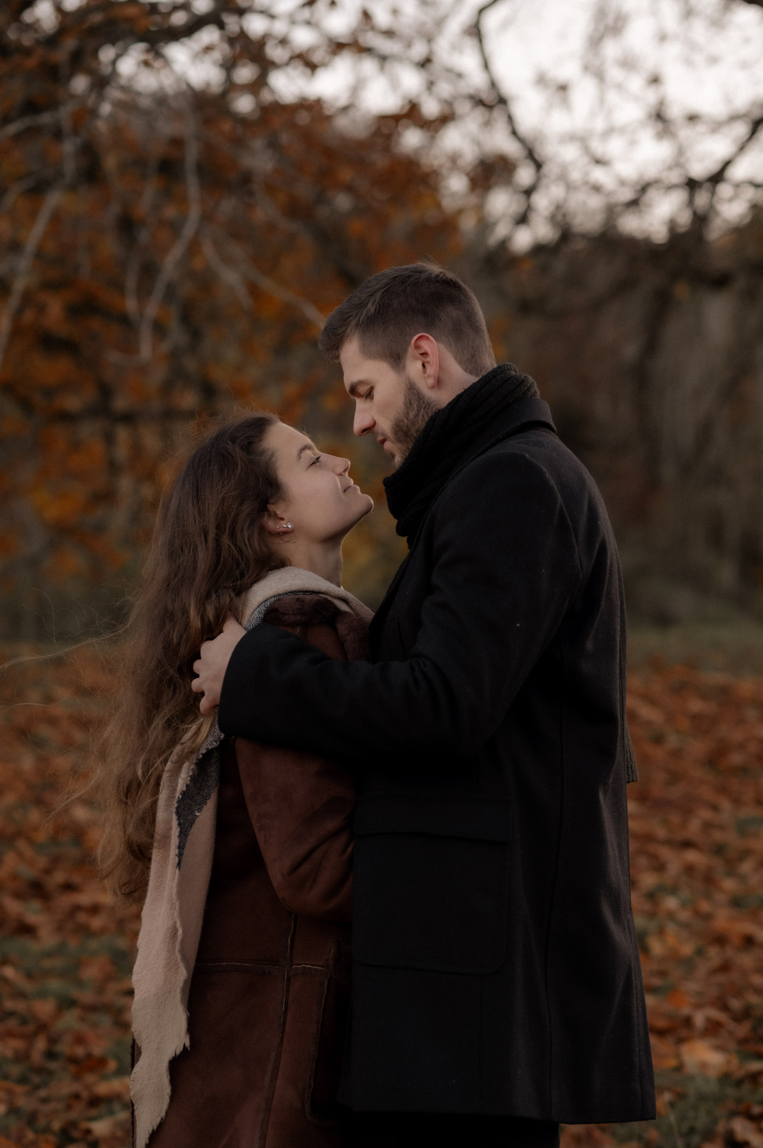 Wenn der Wind flüstert | Paarshooting am Gelben Berg. Фотограф в Нюрнберге Ирина Менерт из Ансбаха