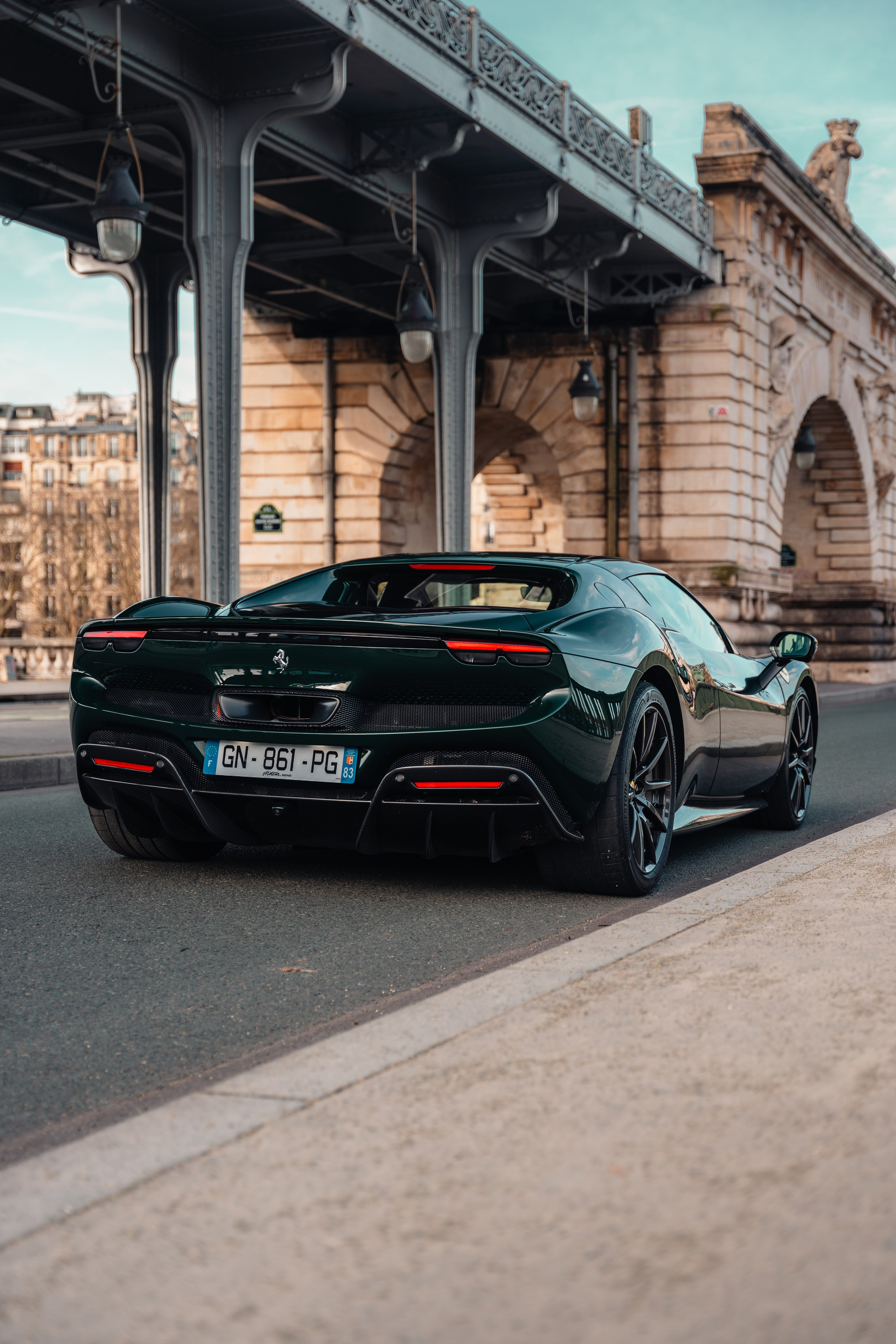 Ferrari 296 GTB. Photographe de voitures à Paris — Vitalii Motruk