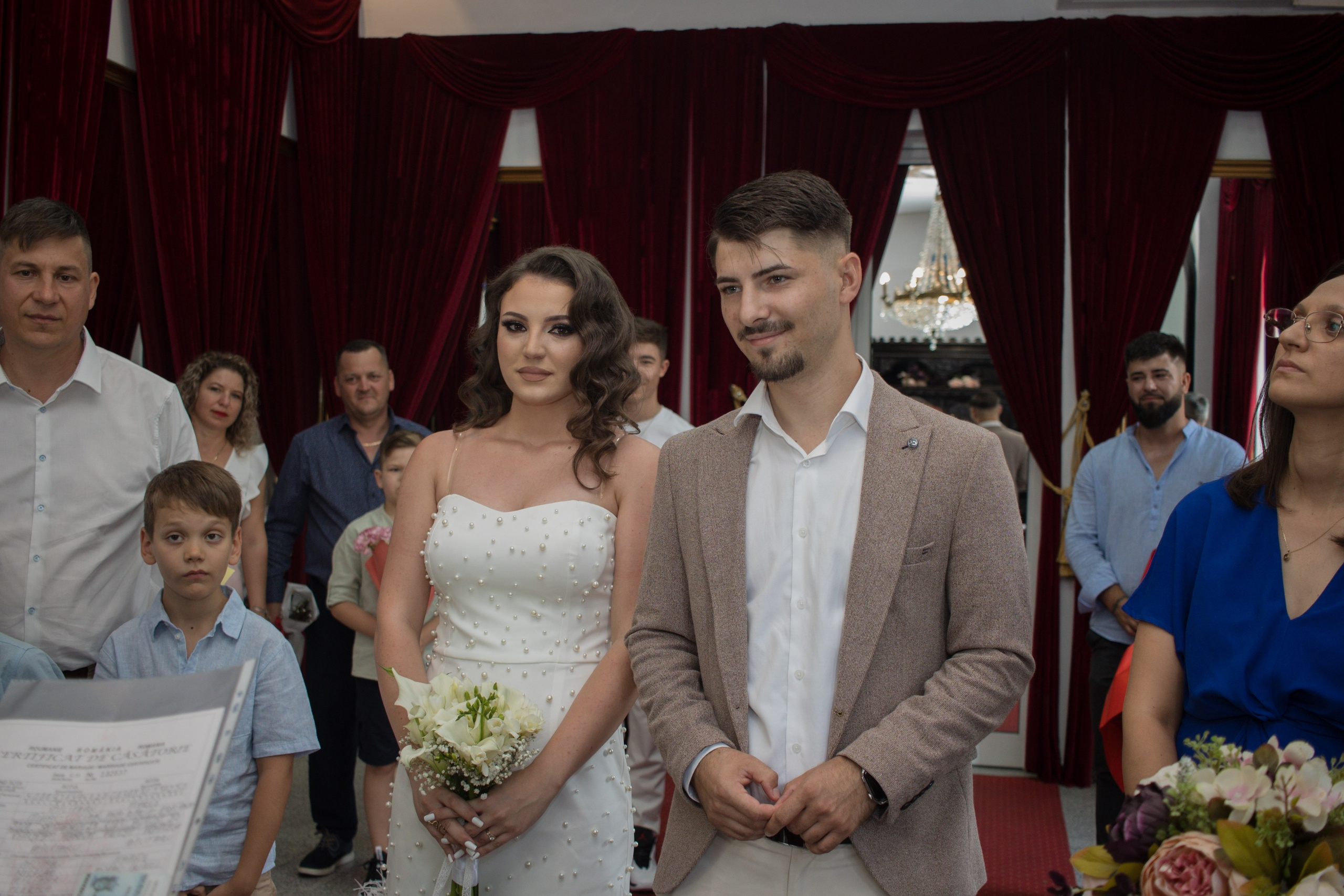 Ana & Mihai. Fotograf si videograf — evenimente si studio