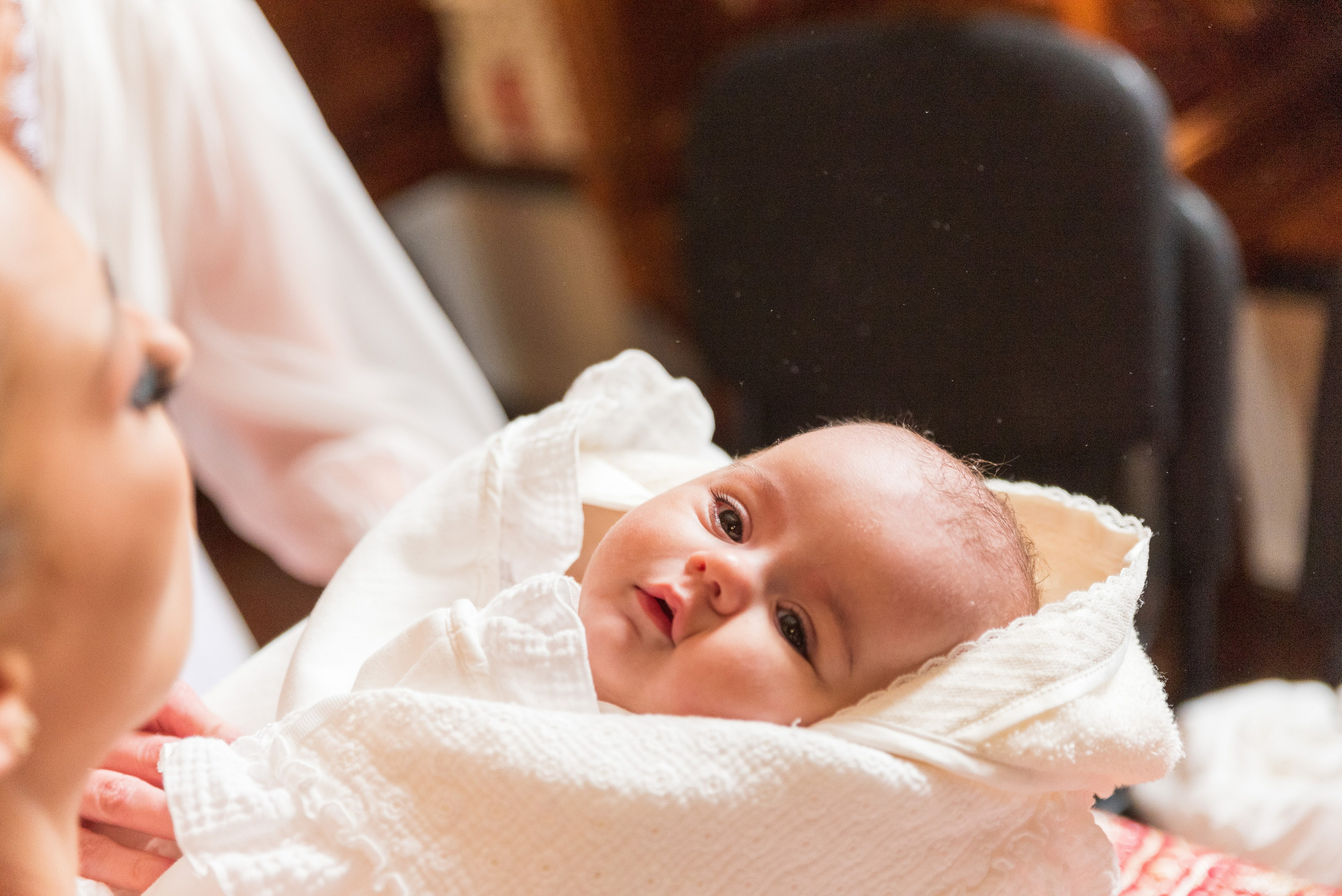 Fotograf botez, sedinta foto acasa, fotografii cu bebe, fotograf profesionist botez Bucuresti, sedinta foto de familie, sedinta foto cu bebe, fotografii la botez acasa, fotografii pregatiri bebe, botezul bebelusului, obiceiuri la botez, fotograf pentru botez, oferta foto botez, fotograf profesionist Bucuresti, botezul.