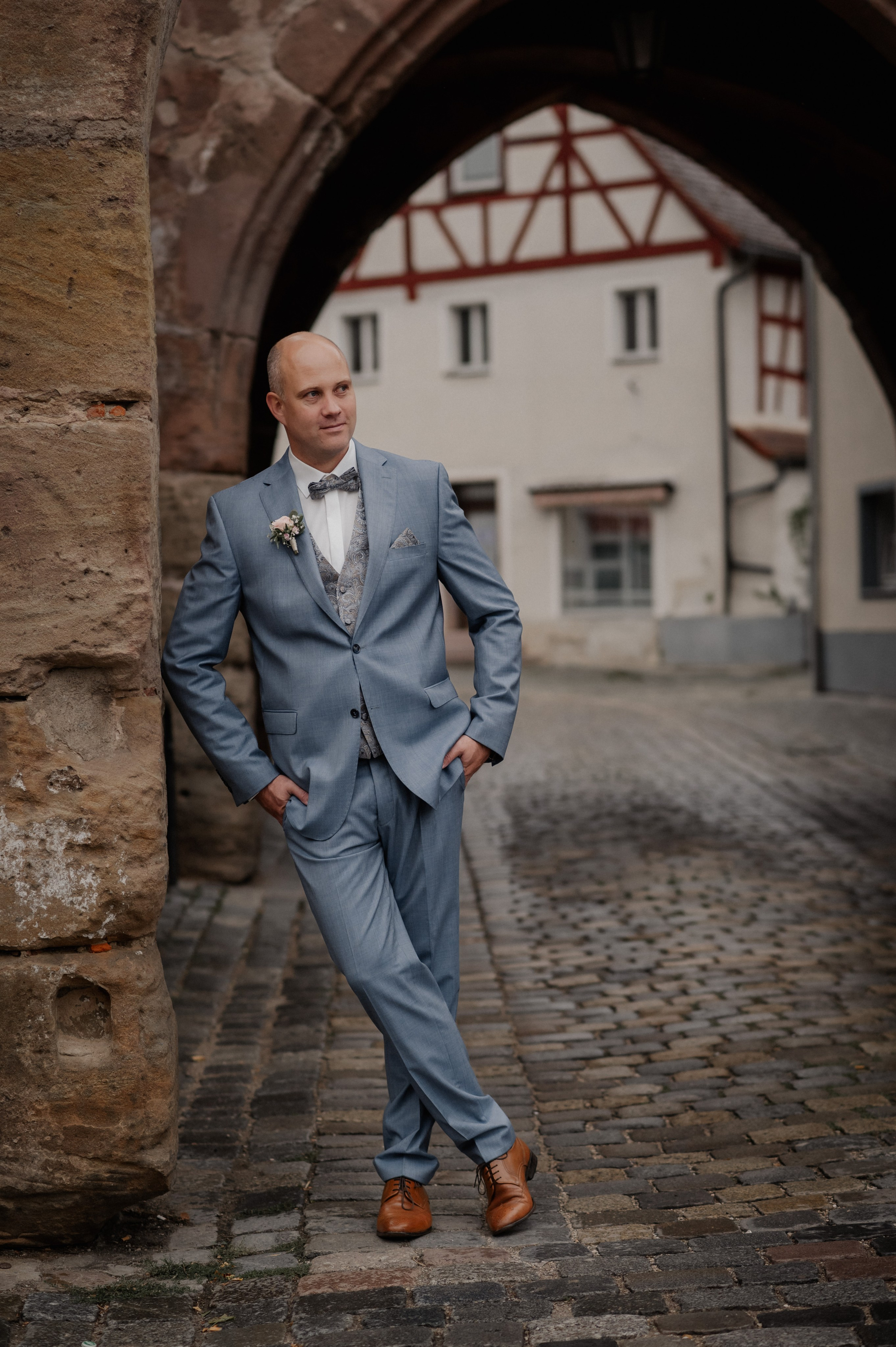 PRE-WEDDING IN WOLFRAMS-ESCHENBACH. Photographer in Nuremberg Irina Mehnert from Ansbach