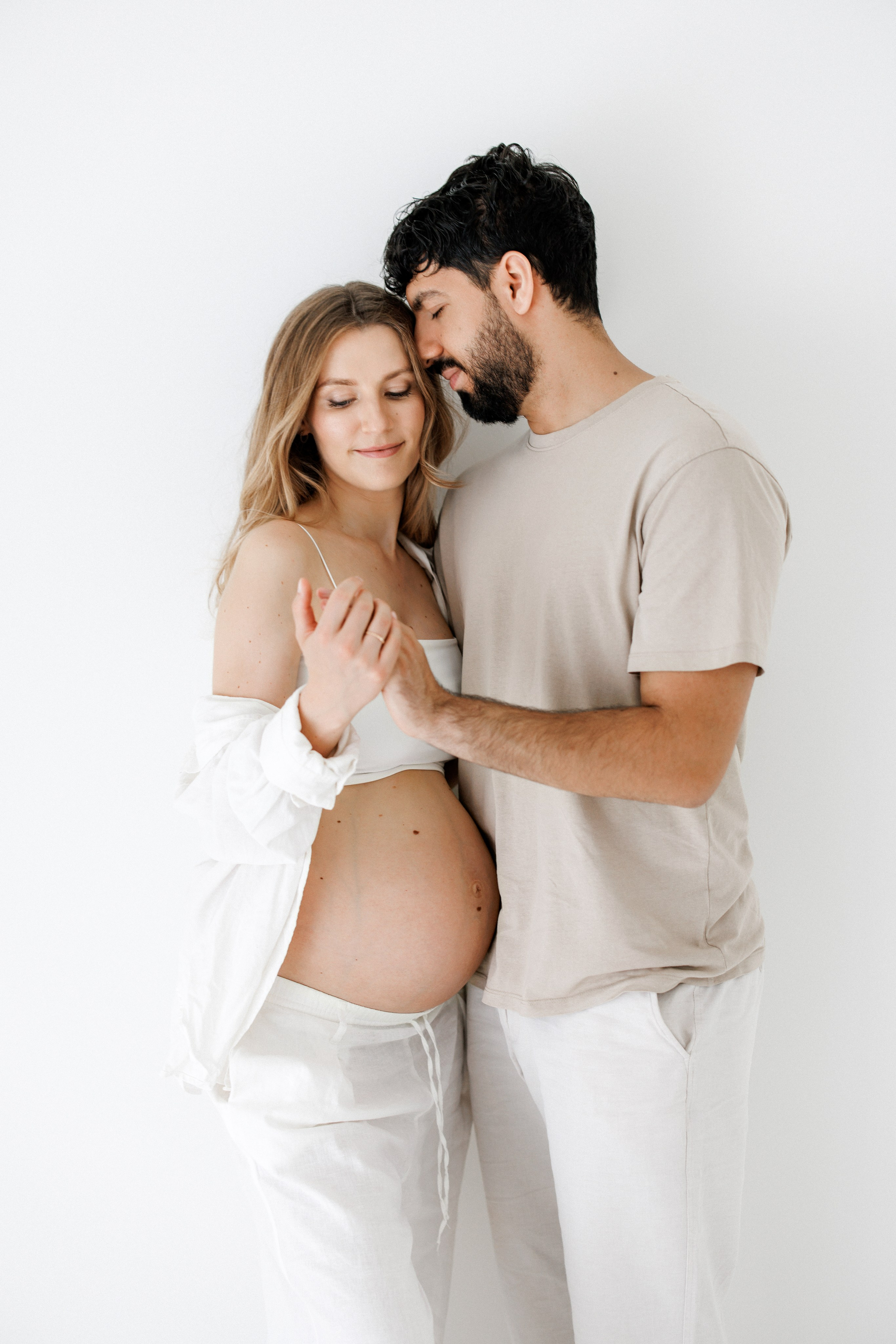 Schwangerschaftsfotografie in der Schweiz — Natürliche & lebendige Babybauchfotos in Zürich & Uster. Wedding and Family Photographer Switzerland and Italy. Valeria Diaz