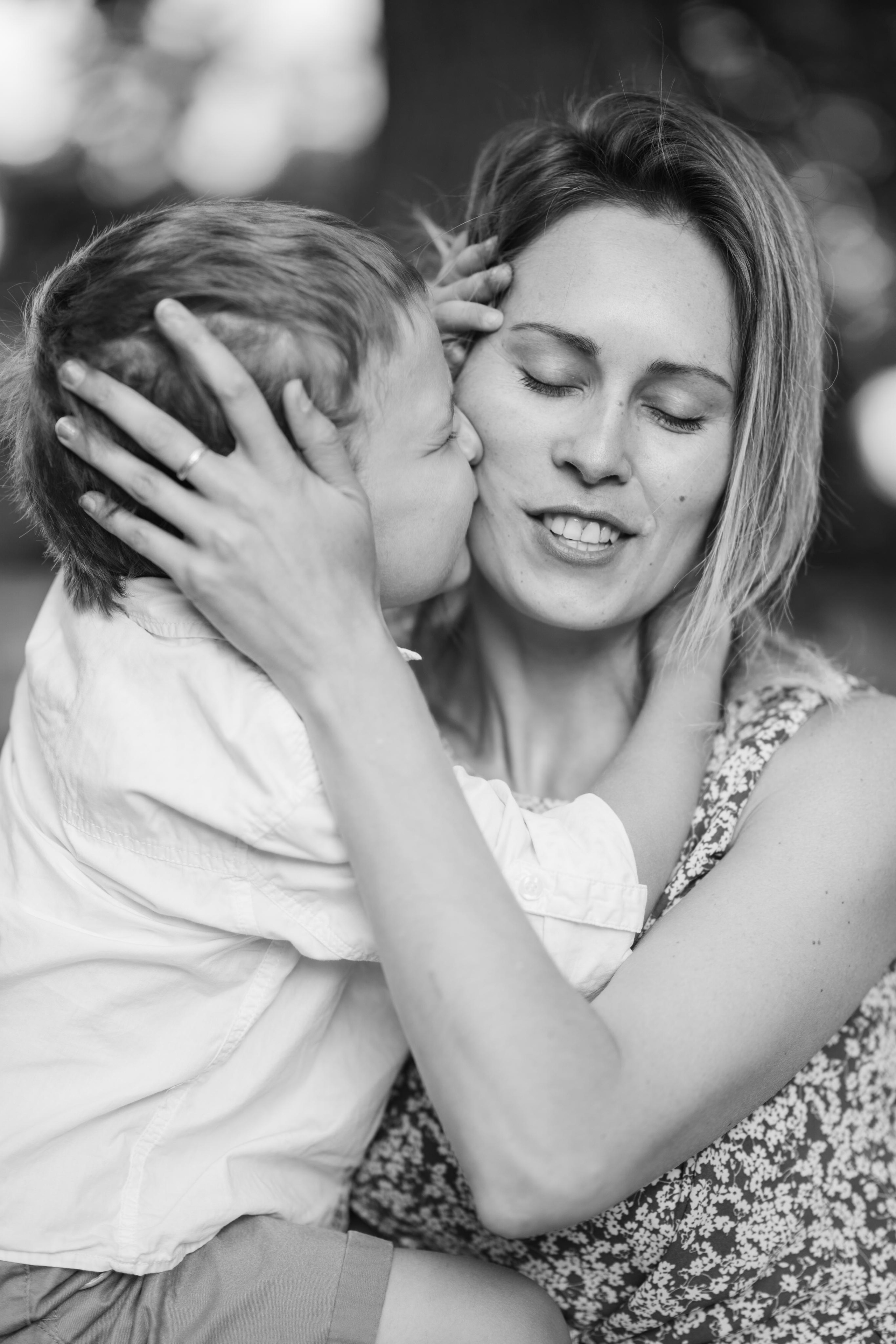 Mom and son photo session. Photographer in Madrid, Spain. Alyona Belyaninova