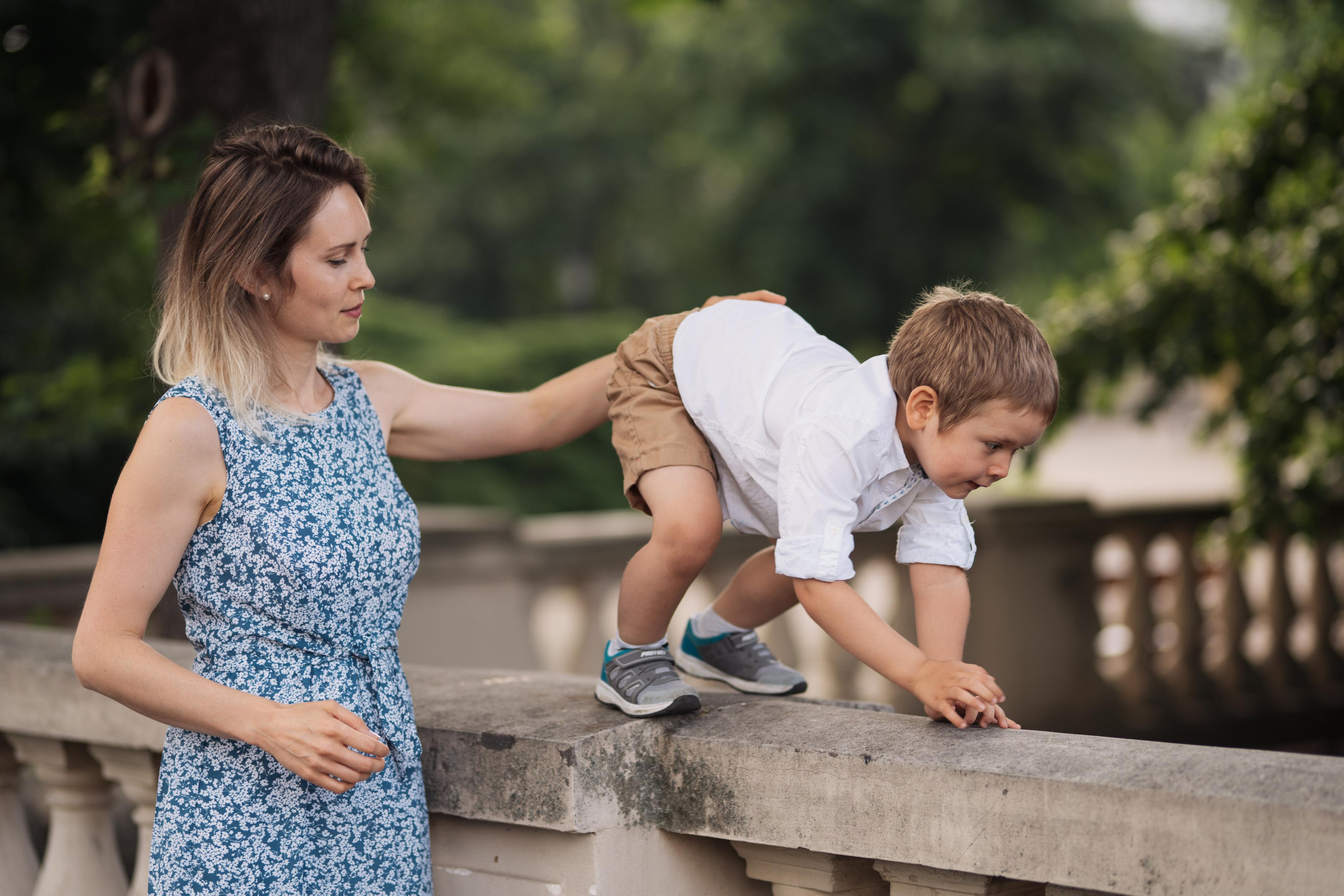 Mom and son photo session. Photographer in Madrid, Spain. Alyona Belyaninova