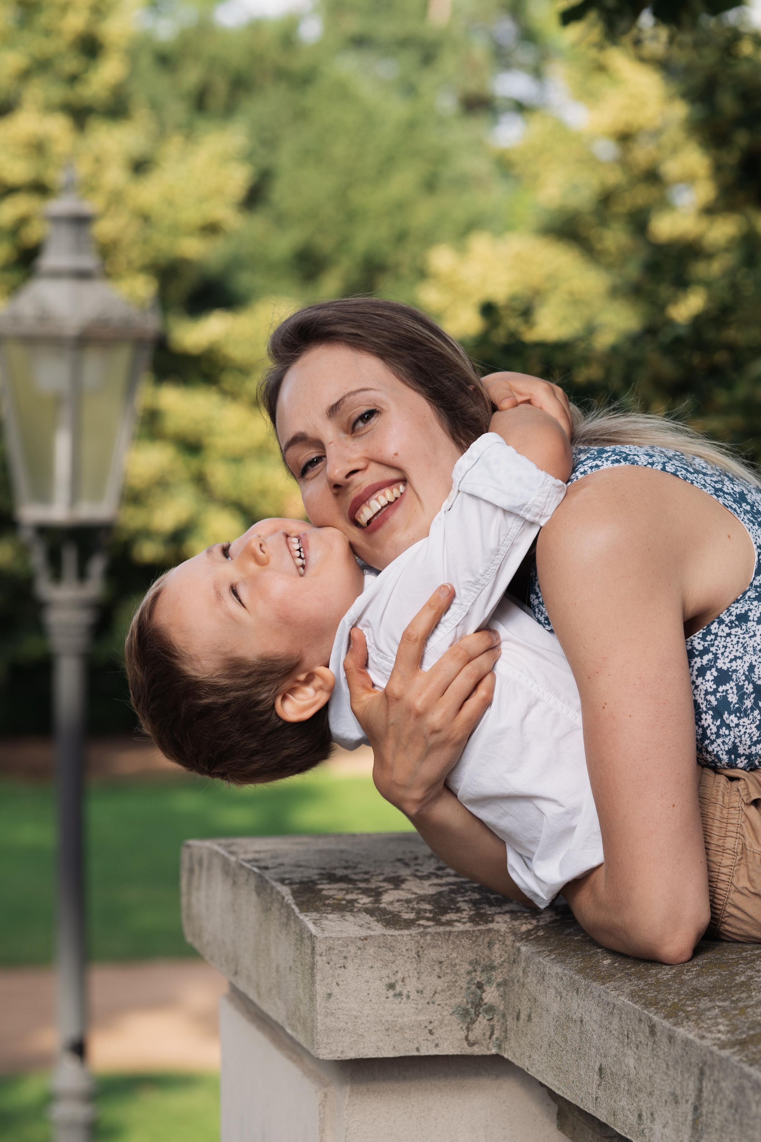 Mom and son photo session. Photographer in Madrid, Spain. Alyona Belyaninova