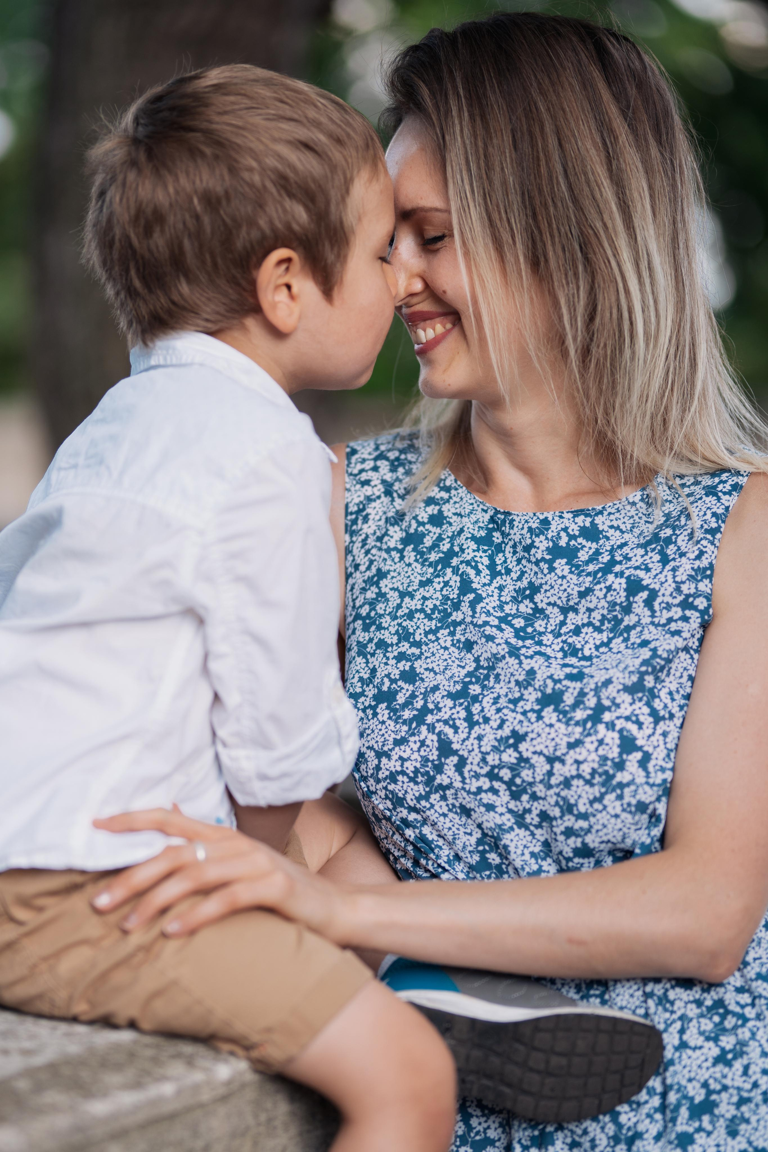 Mom and son photo session. Photographer in Madrid, Spain. Alyona Belyaninova