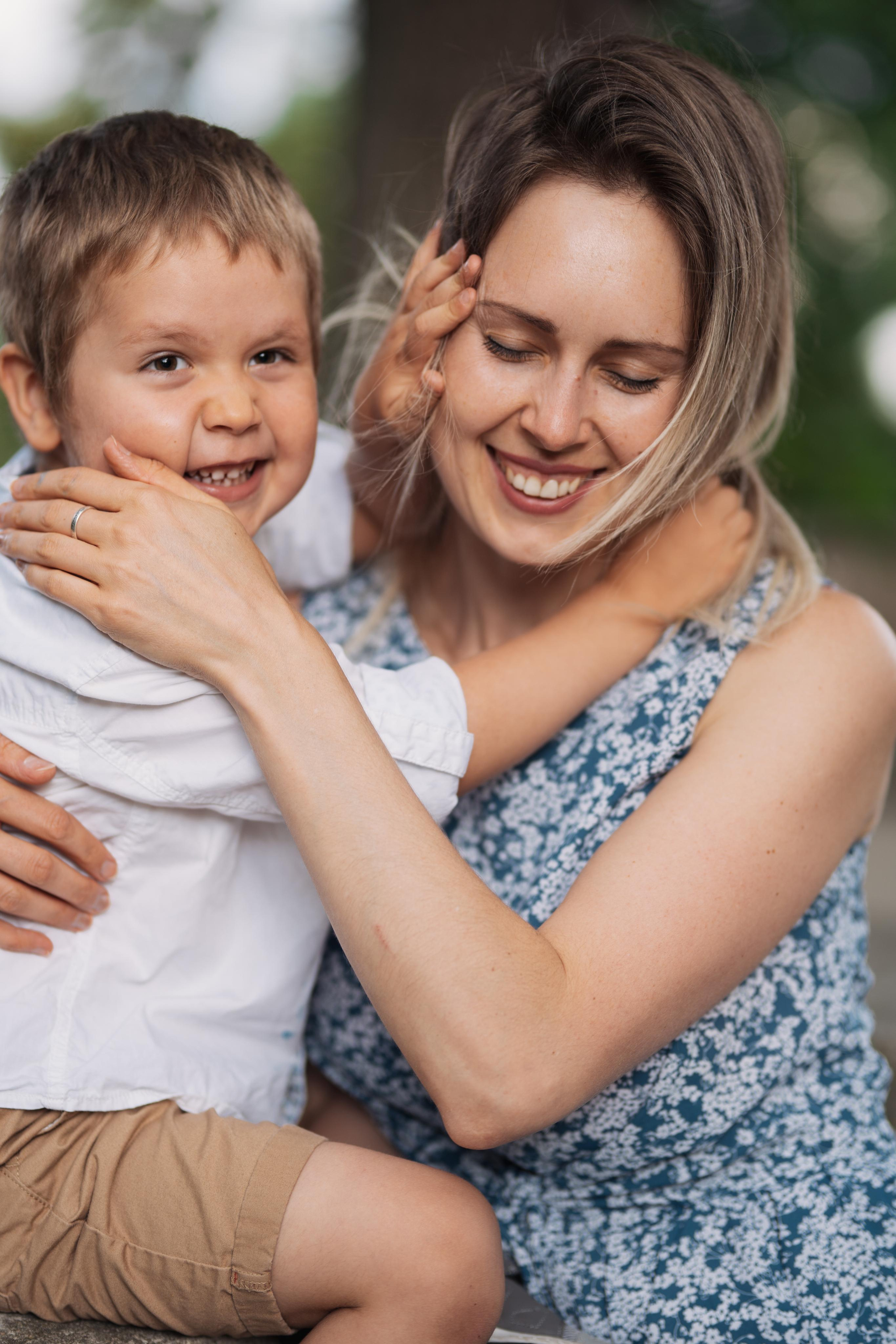 Mom and son photo session. Photographer in Madrid, Spain. Alyona Belyaninova