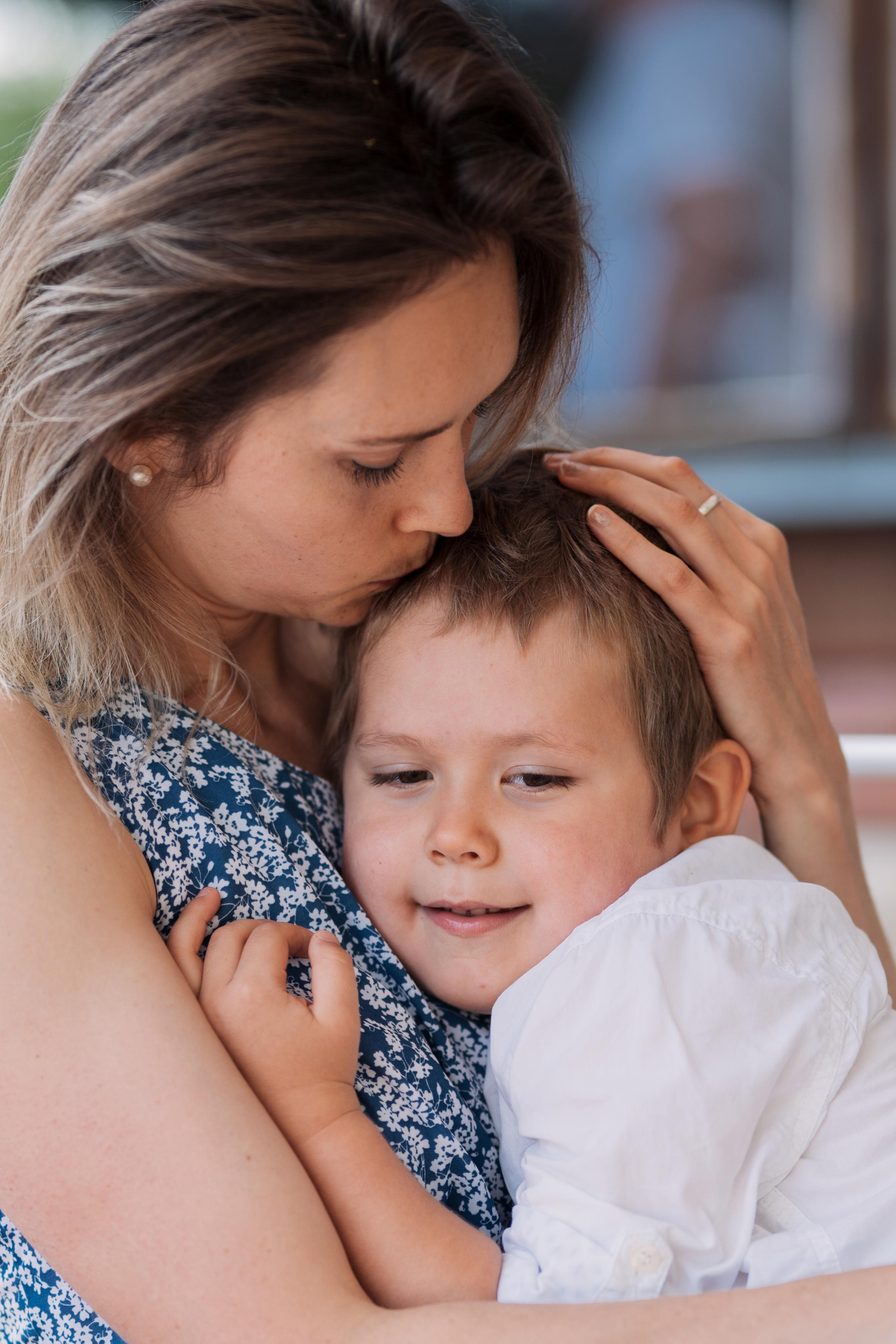 Mom and son photo session. Photographer in Madrid, Spain. Alyona Belyaninova