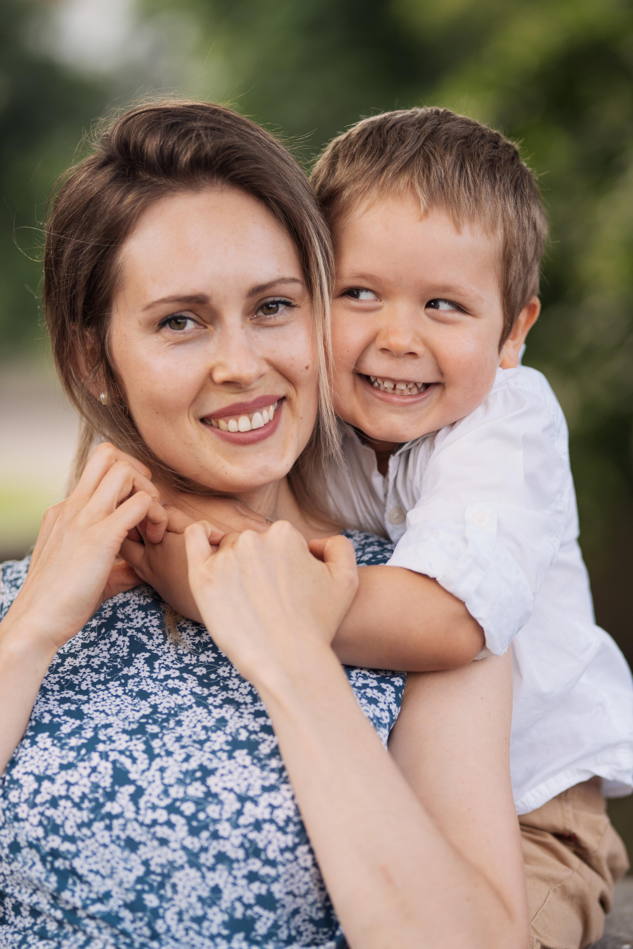 Mom and son photo session. Photographer in Madrid, Spain. Alyona Belyaninova