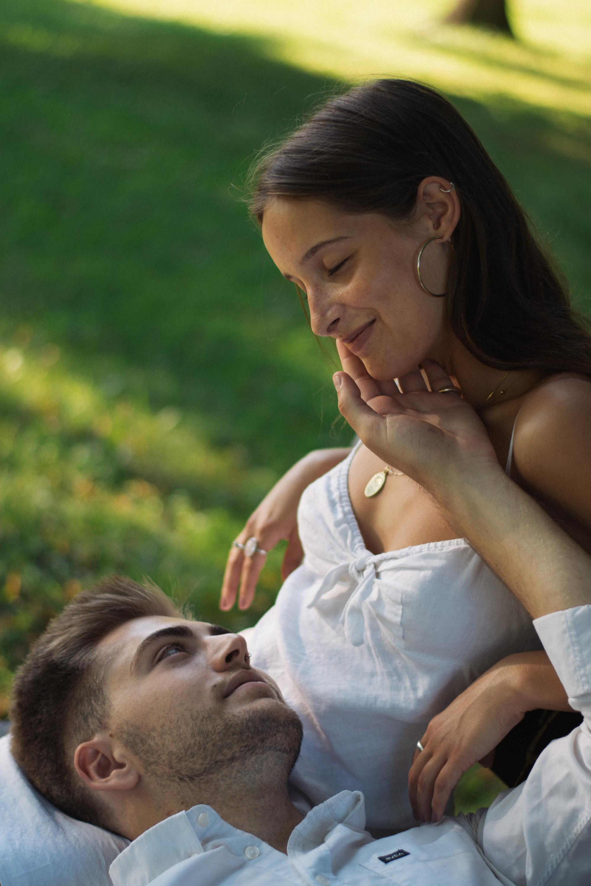 Fotógrafo de parejas en Madrid. Sesión de love story profesional. Sesión de retrato profesional. Fotógrafo en Madrid, España. Alyona Belyaninova