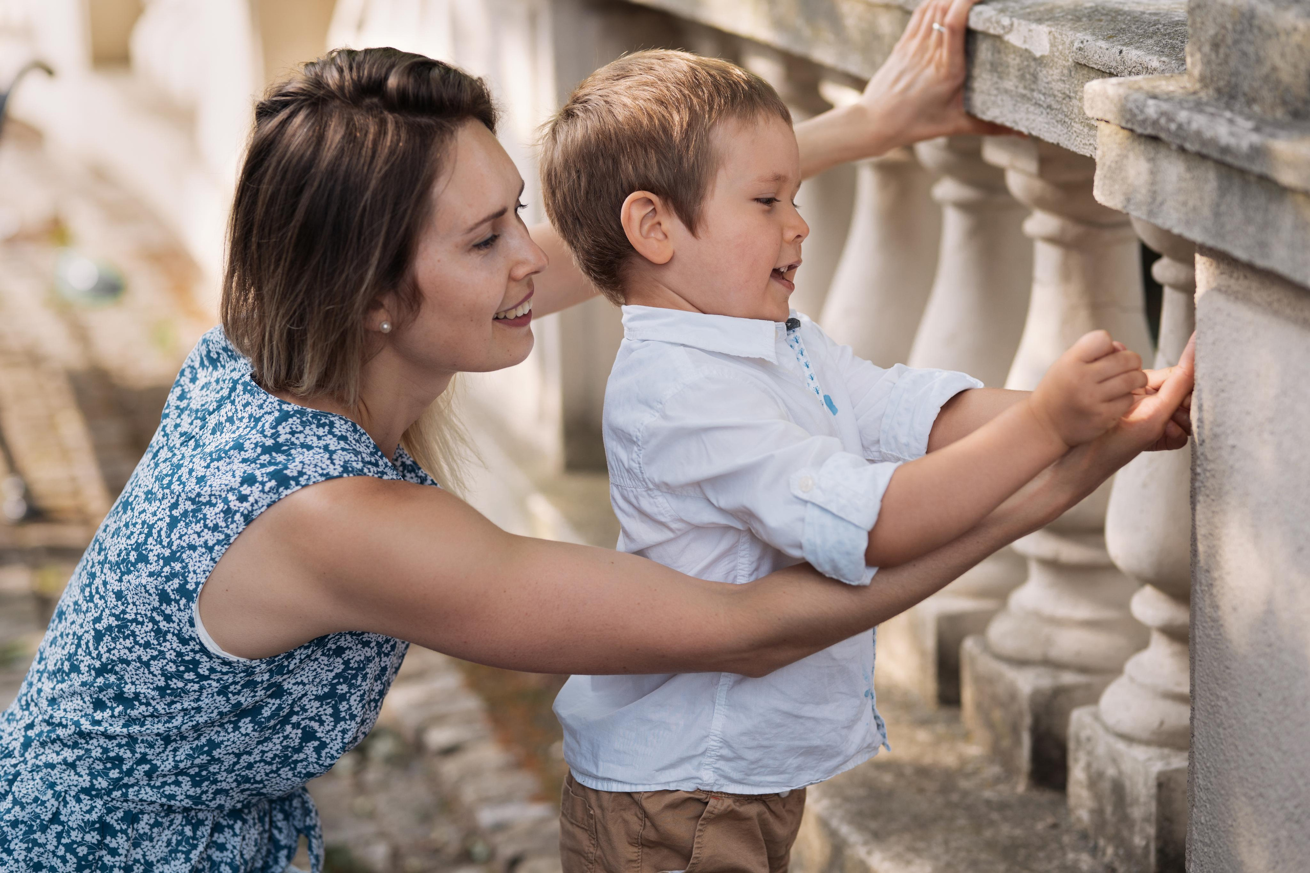 Mom and son photo session. Photographer in Madrid, Spain. Alyona Belyaninova