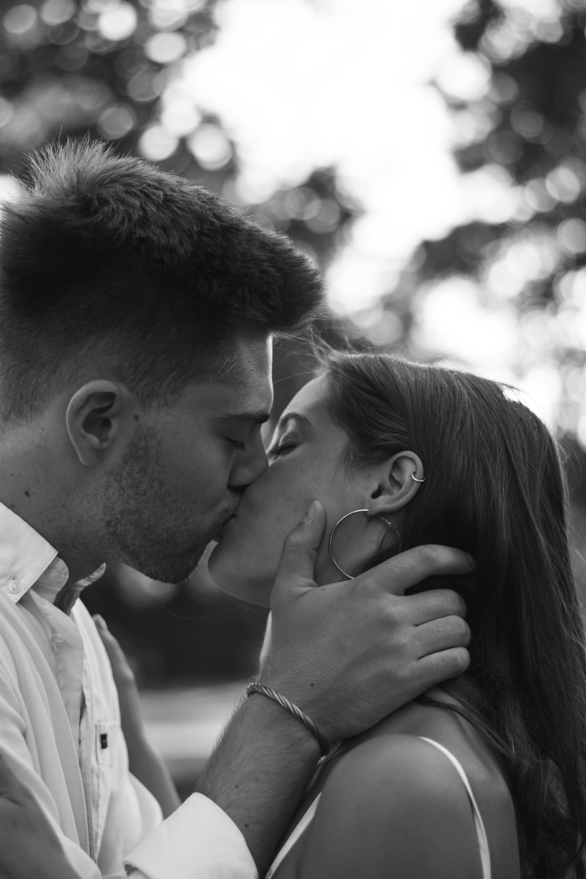 Fotógrafo de parejas en Madrid. Sesión de love story profesional. Sesión de retrato profesional. Fotógrafo en Madrid, España. Alyona Belyaninova