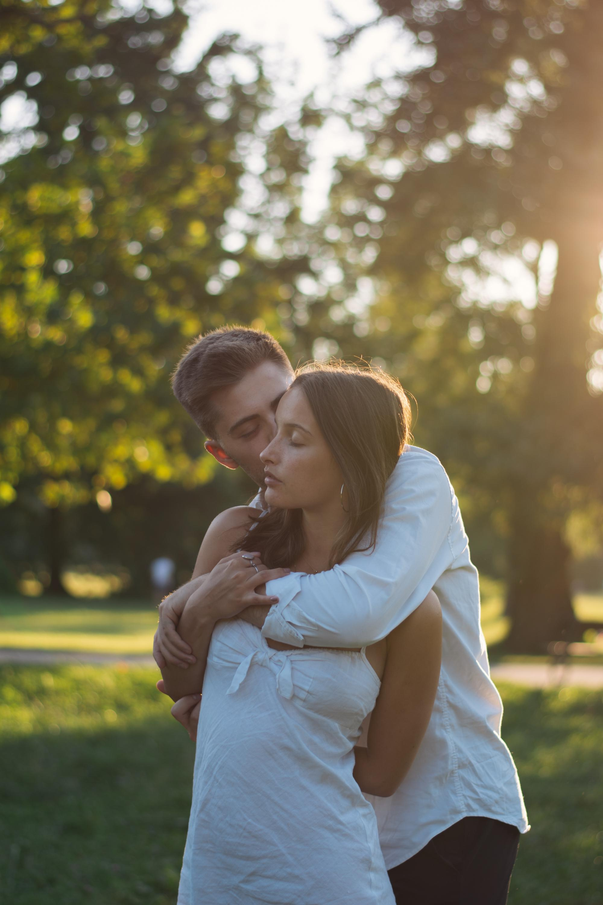 Fotógrafo de parejas en Madrid. Sesión de love story profesional. Sesión de retrato profesional. Fotógrafo en Madrid, España. Alyona Belyaninova