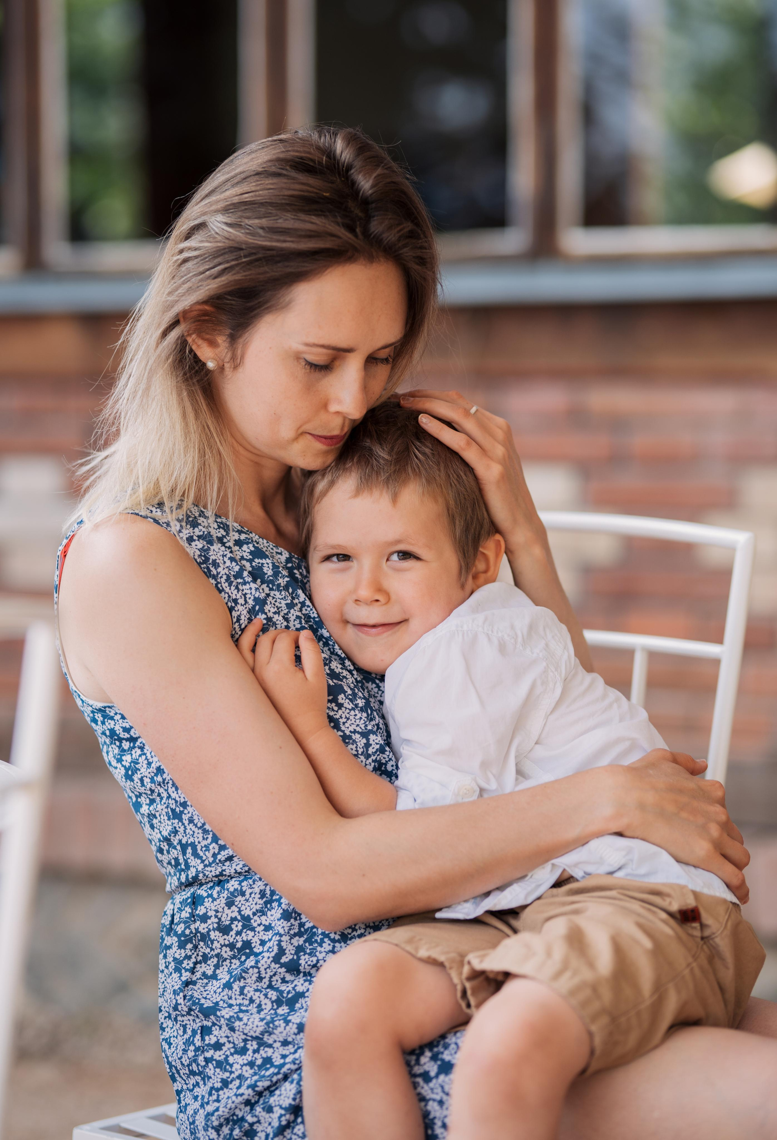 Mom and son photo session. Photographer in Madrid, Spain. Alyona Belyaninova