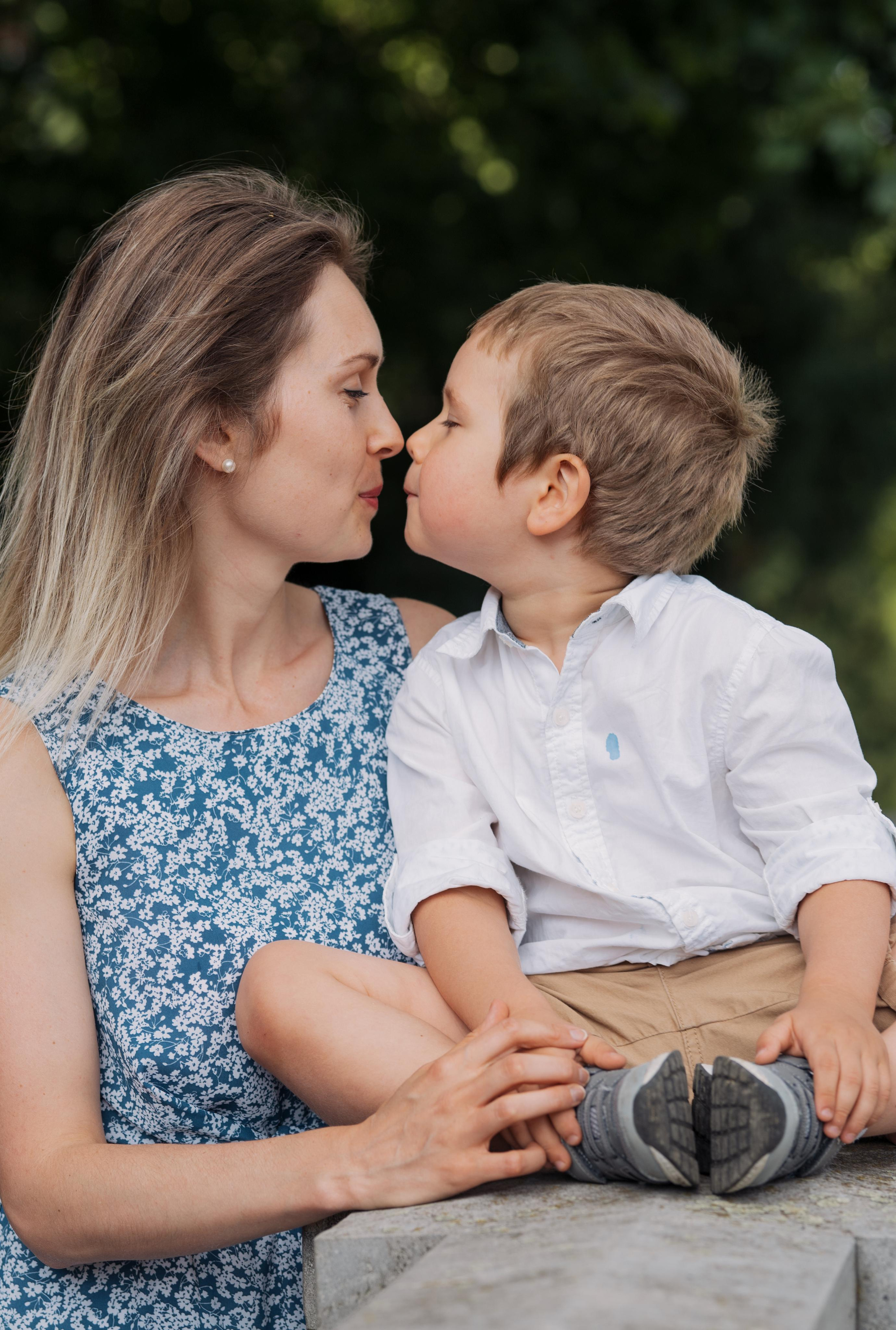 Mom and son photo session. Photographer in Madrid, Spain. Alyona Belyaninova