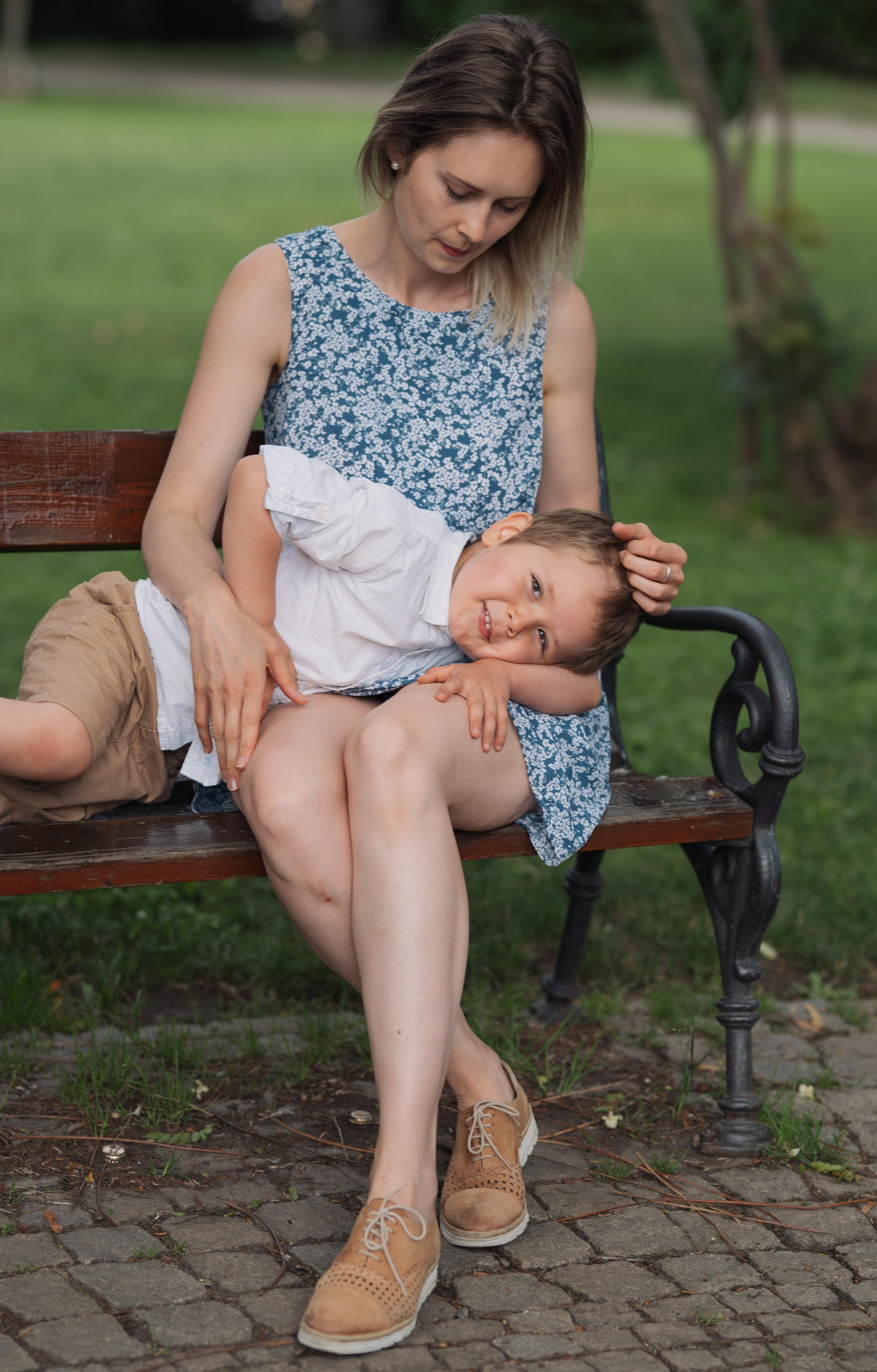 Mom and son photo session. Photographer in Madrid, Spain. Alyona Belyaninova